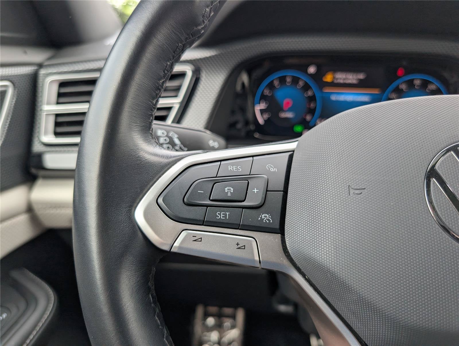 2024 Volkswagen Atlas Cross Sport 2.0T SEL Premium R-Line