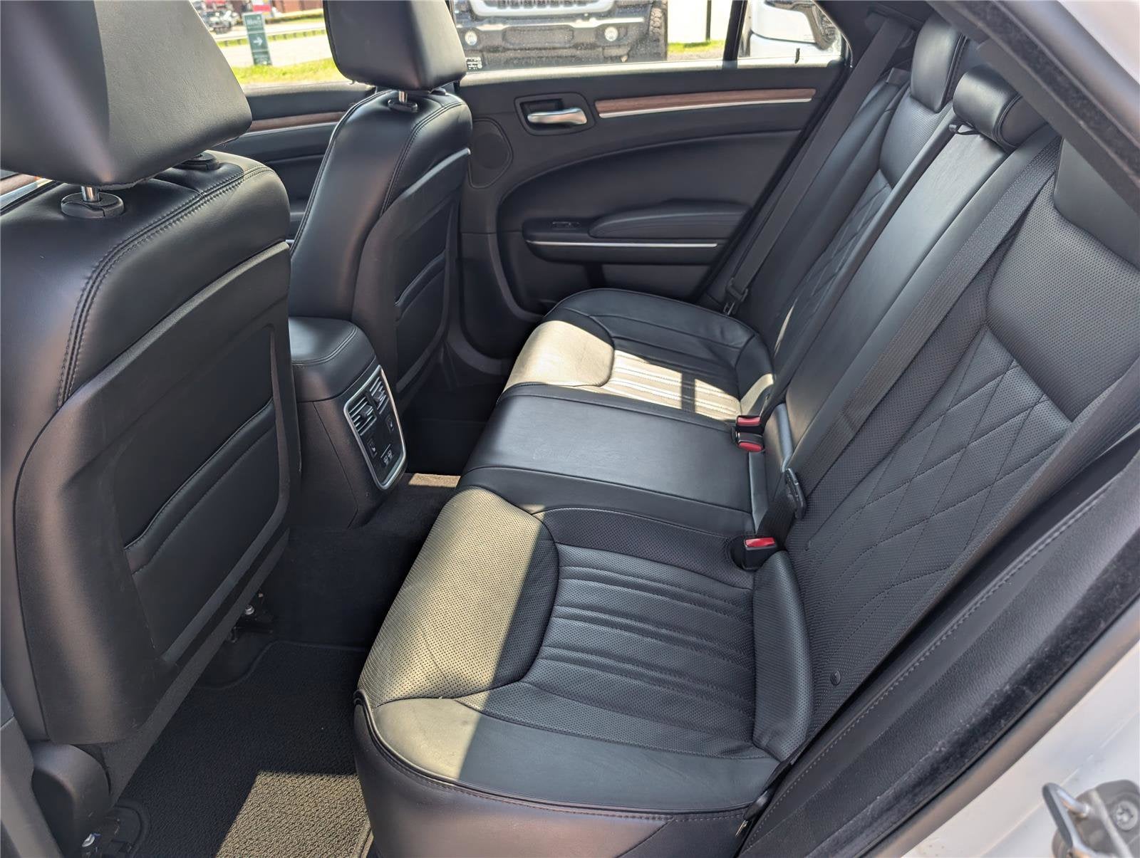 2016 Chrysler 300 300C Platinum