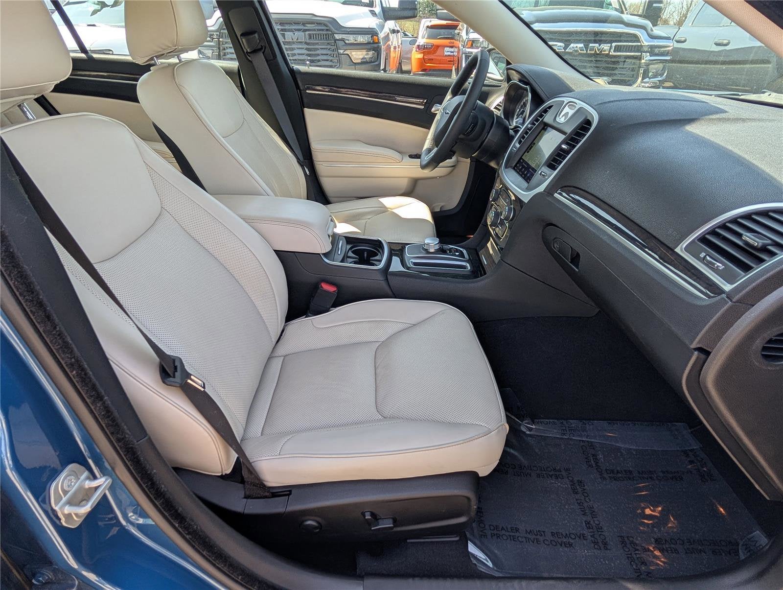 2023 Chrysler 300 Touring L