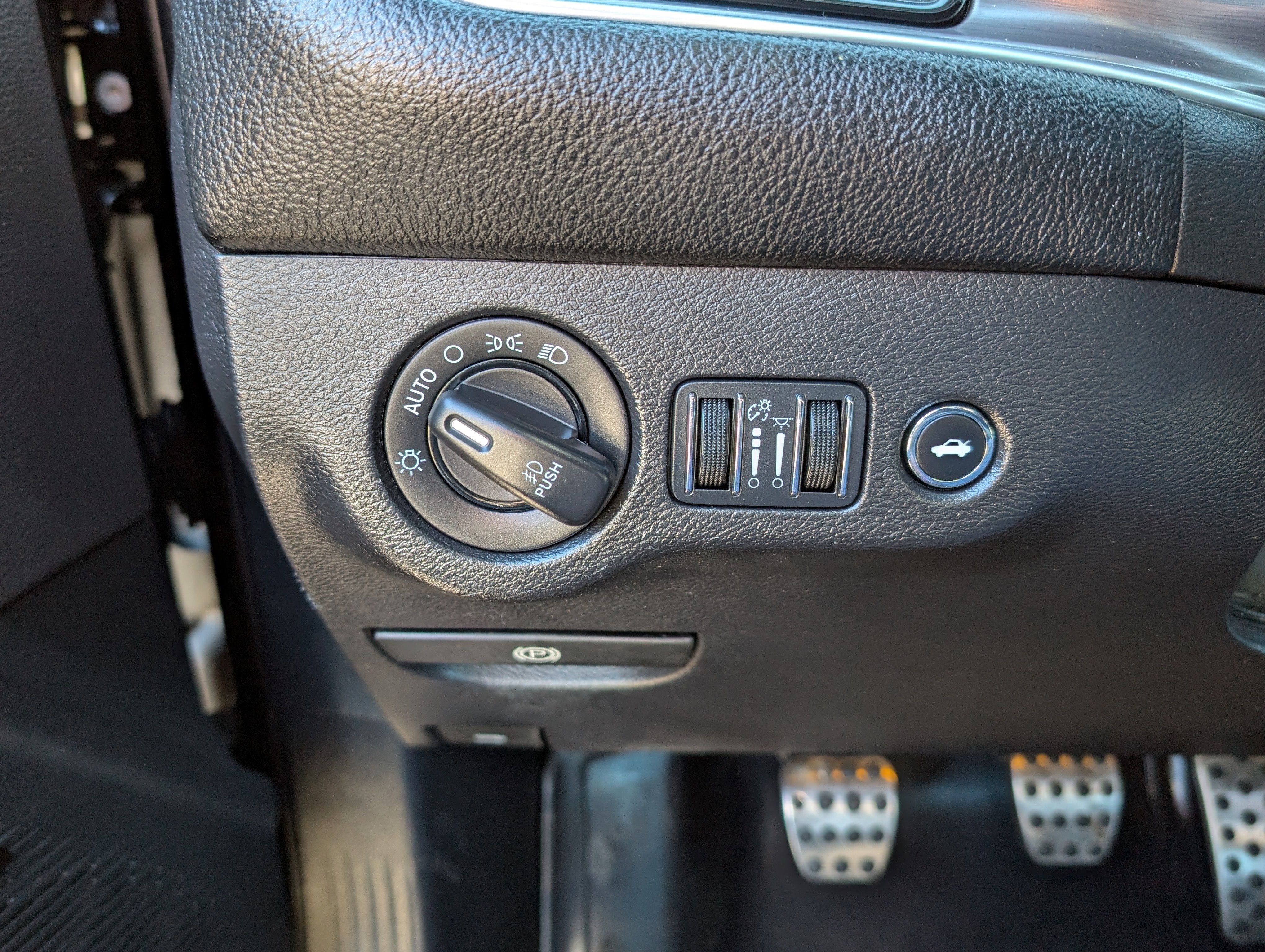 2015 Dodge Challenger R/T Scat Pack Shaker