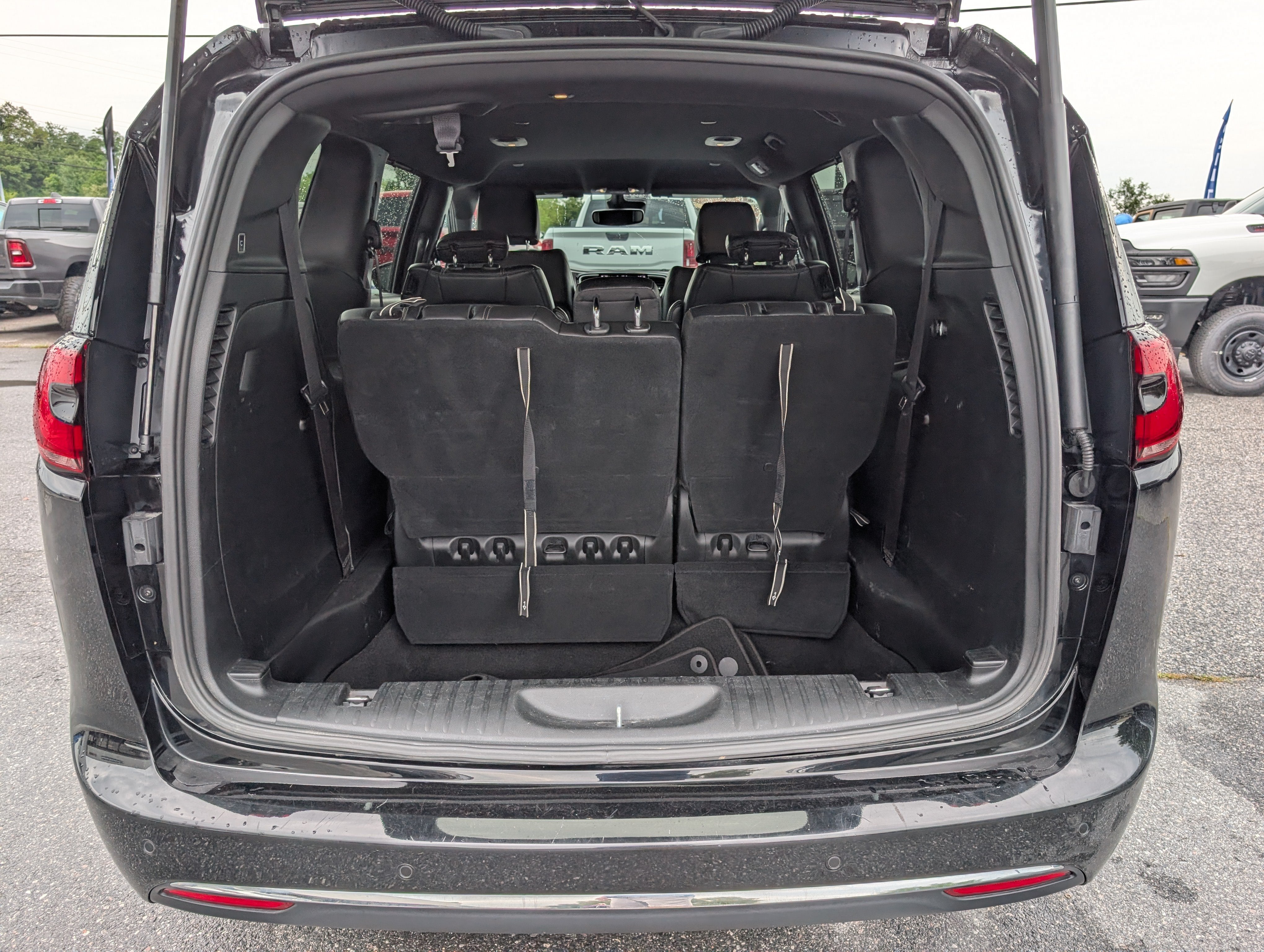 2025 Chrysler Pacifica Select