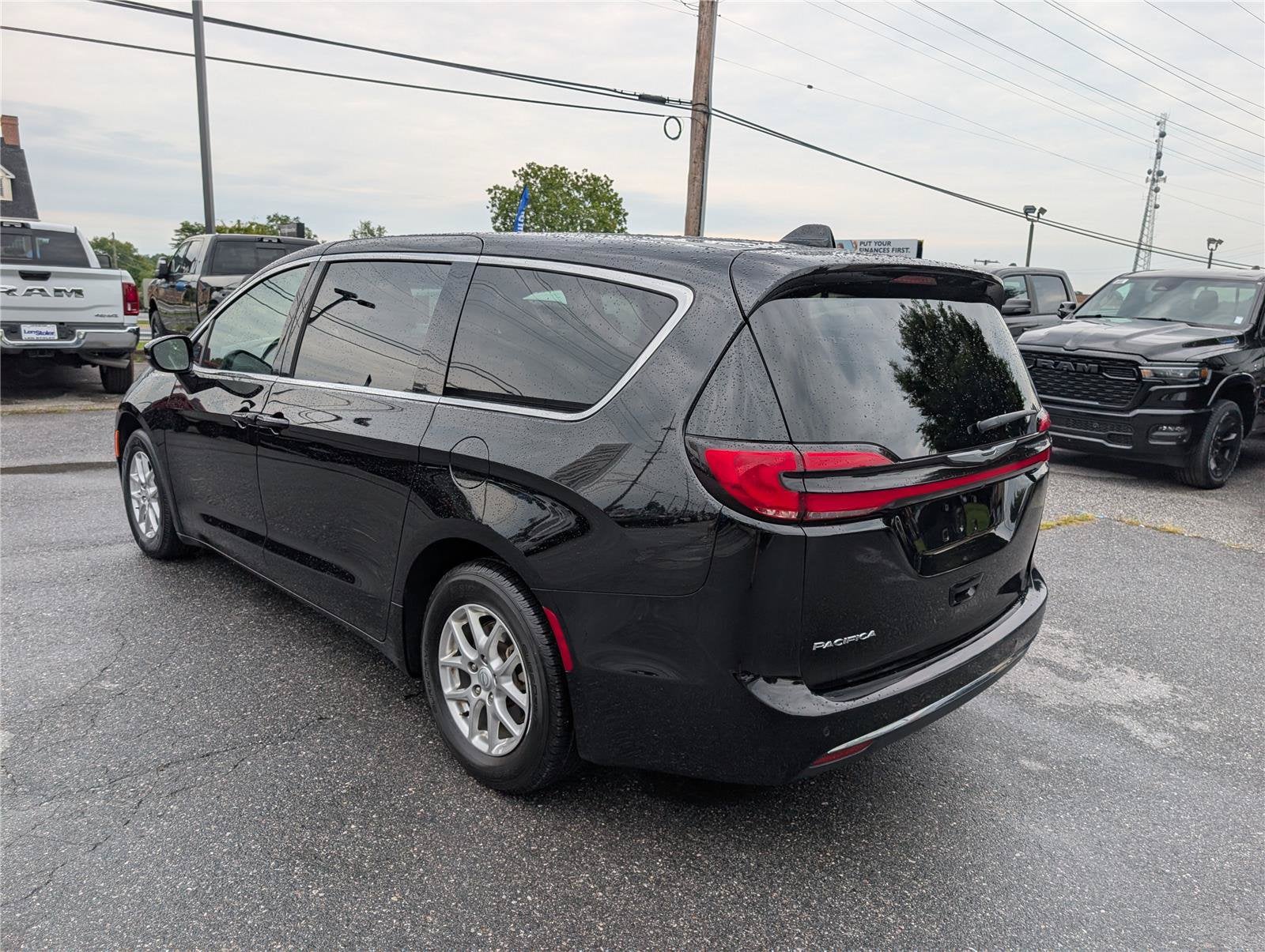 2025 Chrysler Pacifica Select