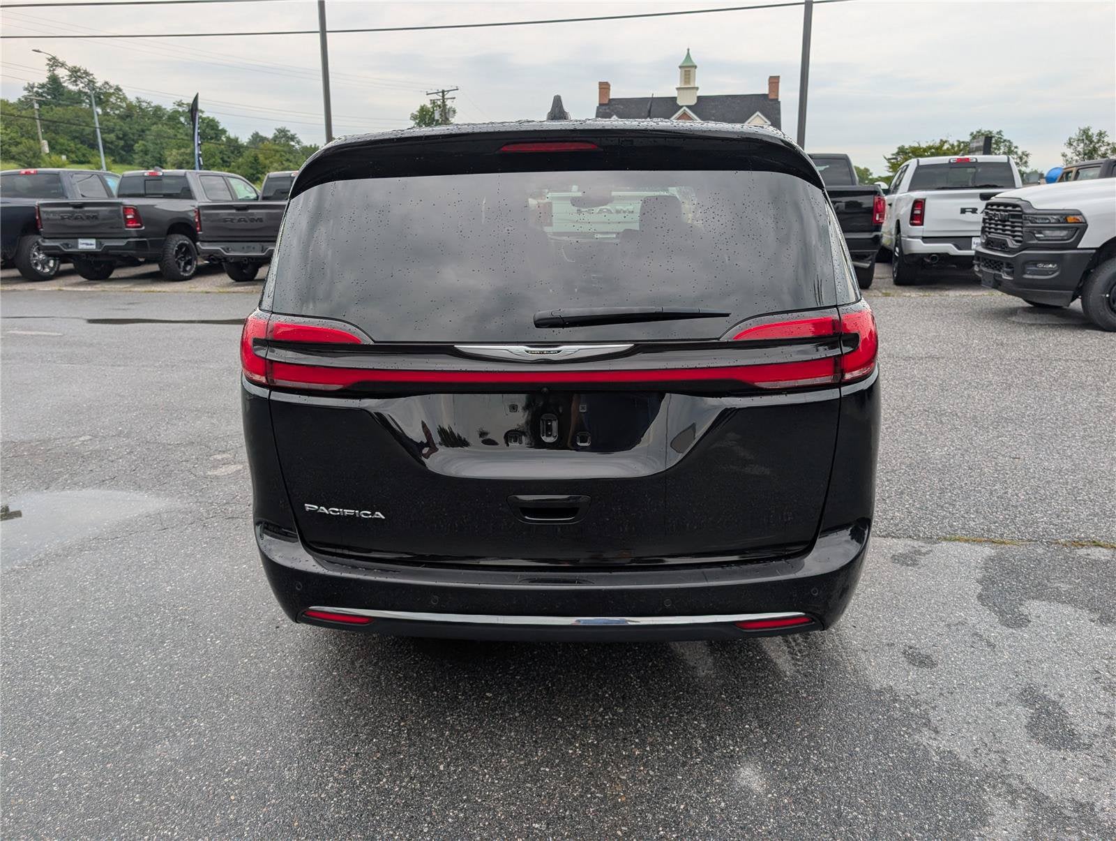 2025 Chrysler Pacifica Select