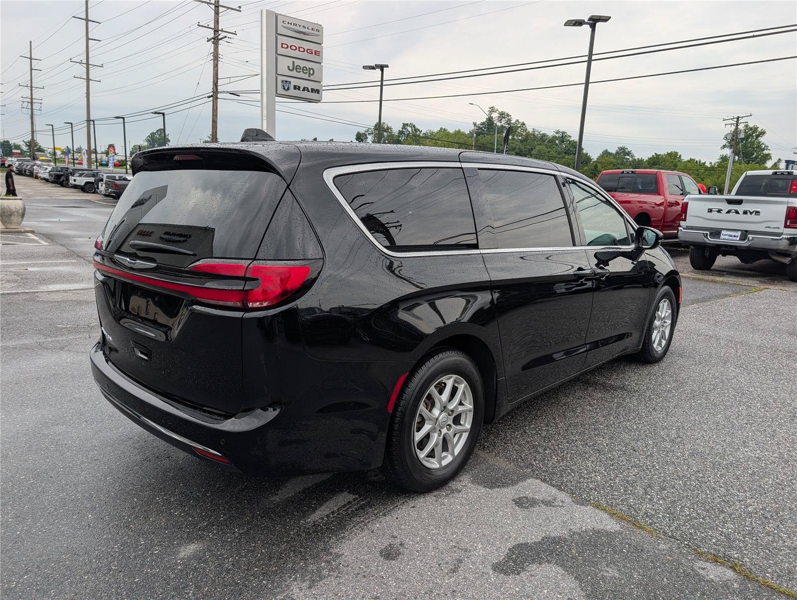 2025 Chrysler Pacifica Select