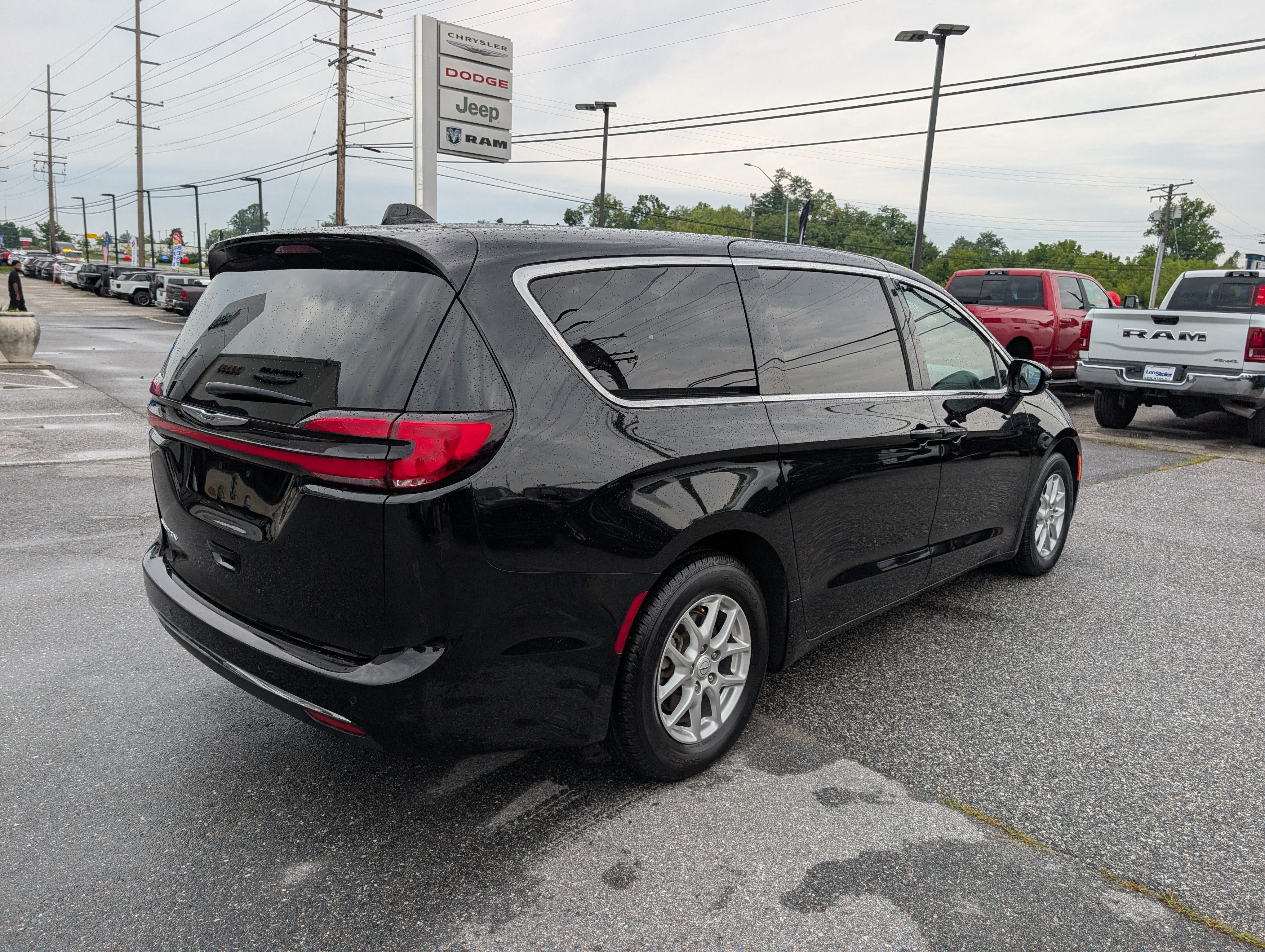 2025 Chrysler Pacifica Select