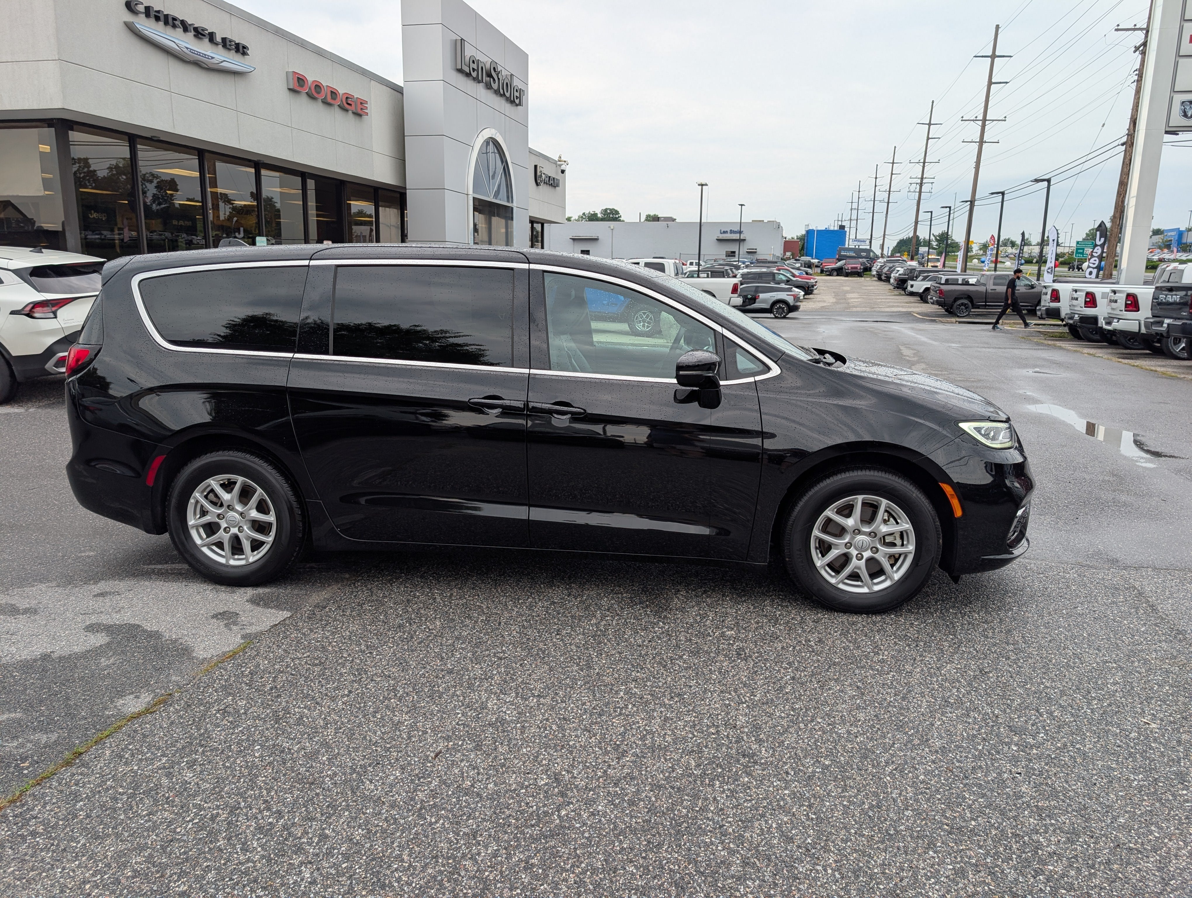 2025 Chrysler Pacifica Select