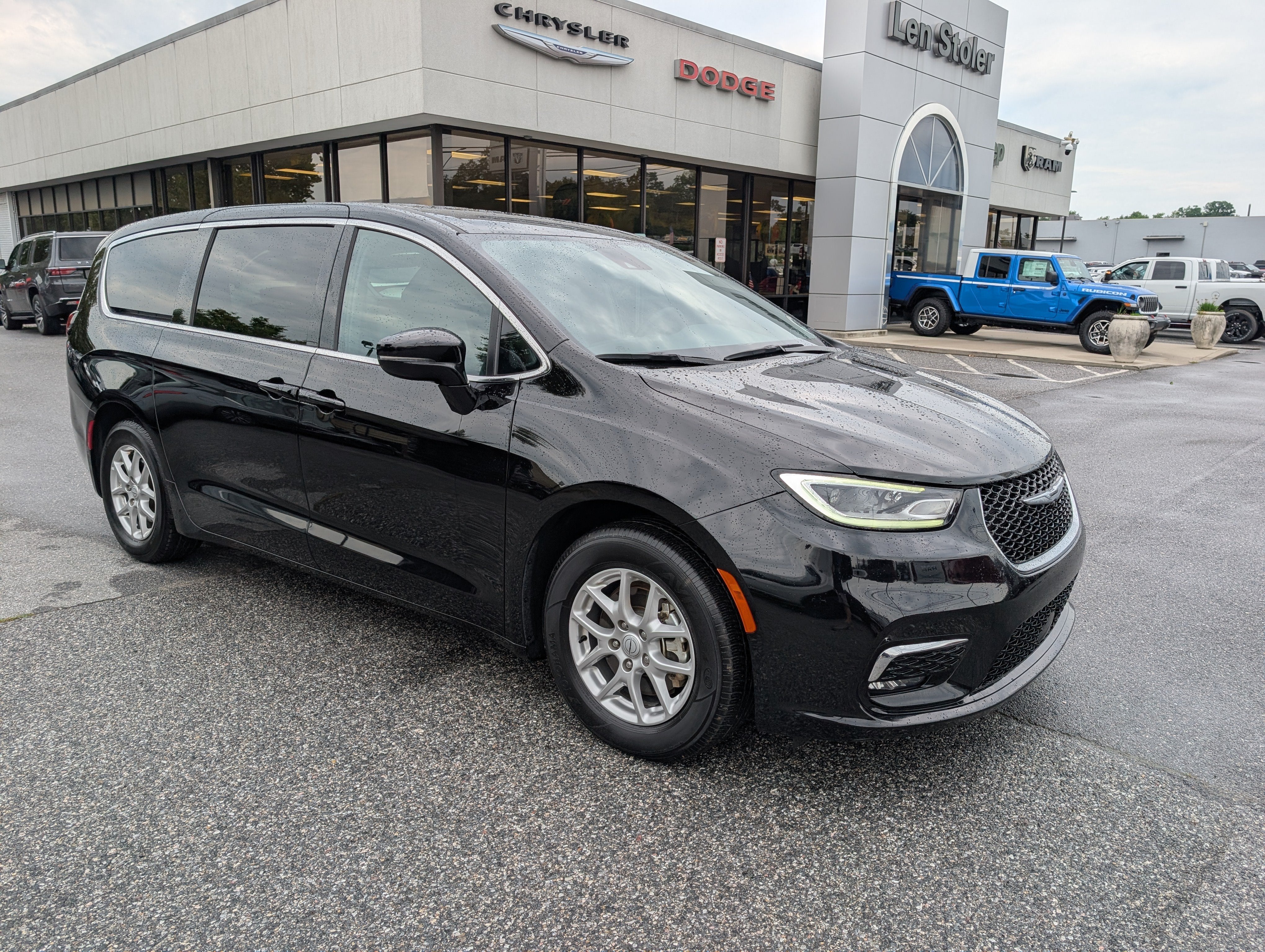 2025 Chrysler Pacifica Select