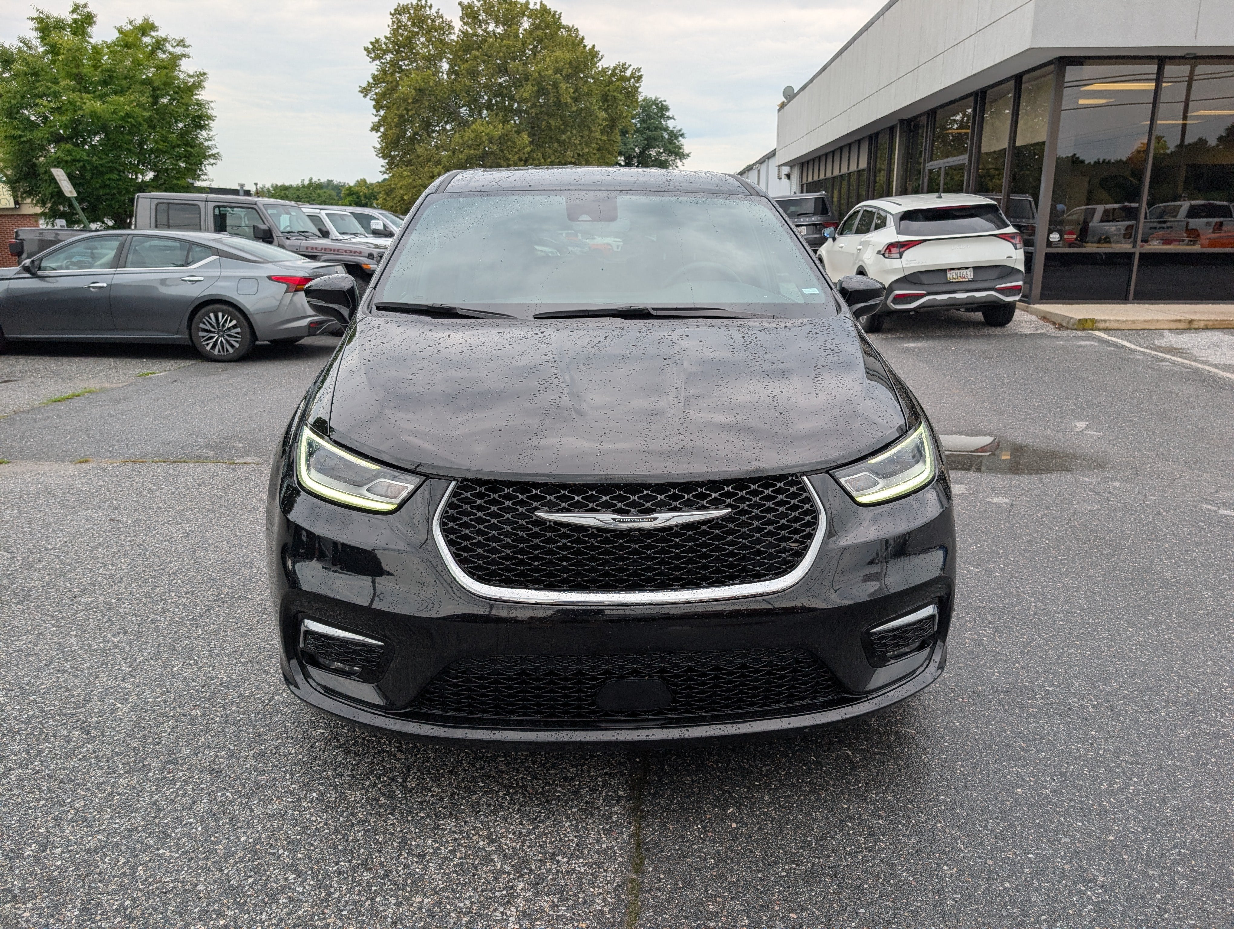2025 Chrysler Pacifica Select
