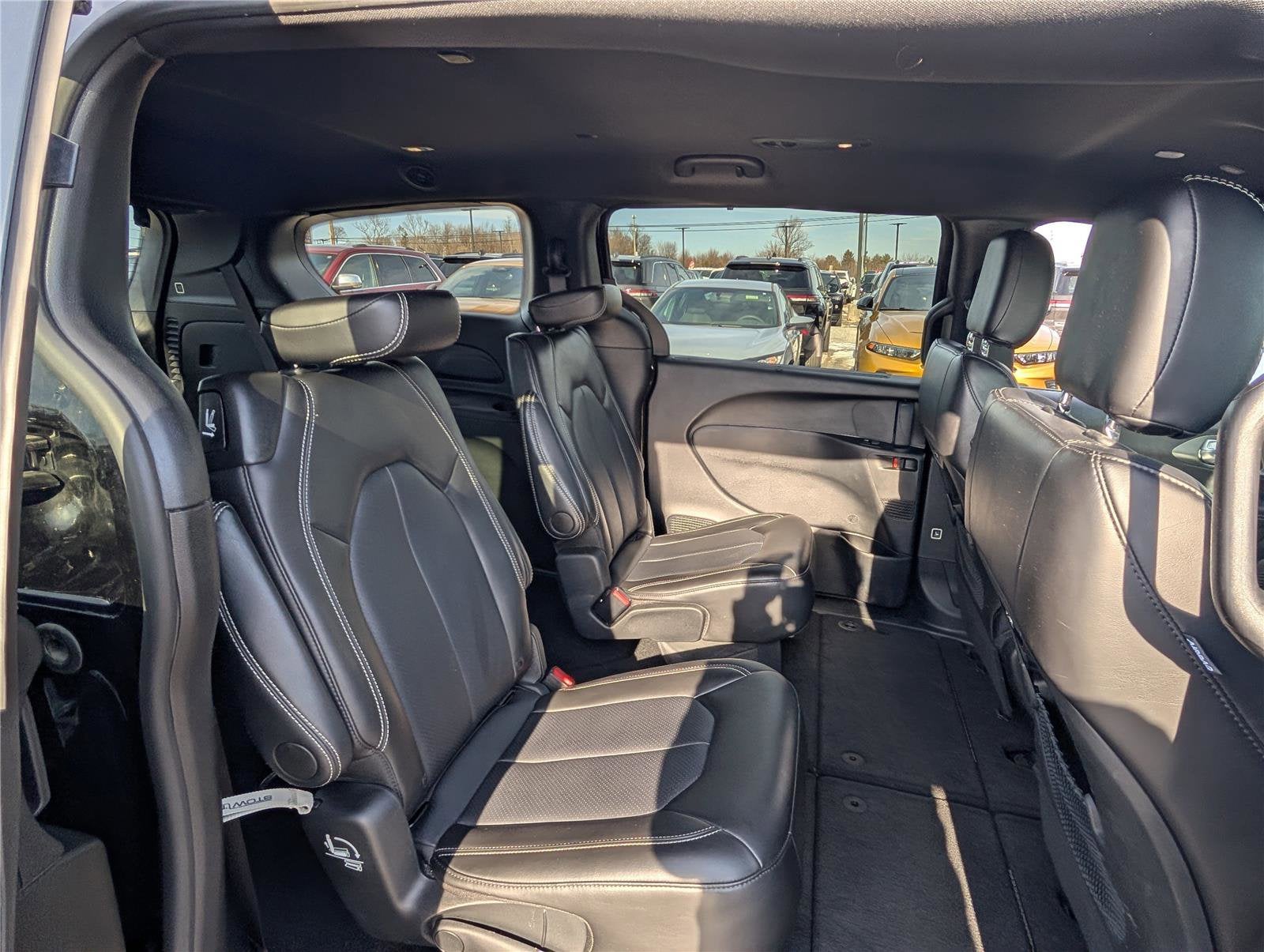 2025 Chrysler Pacifica Select