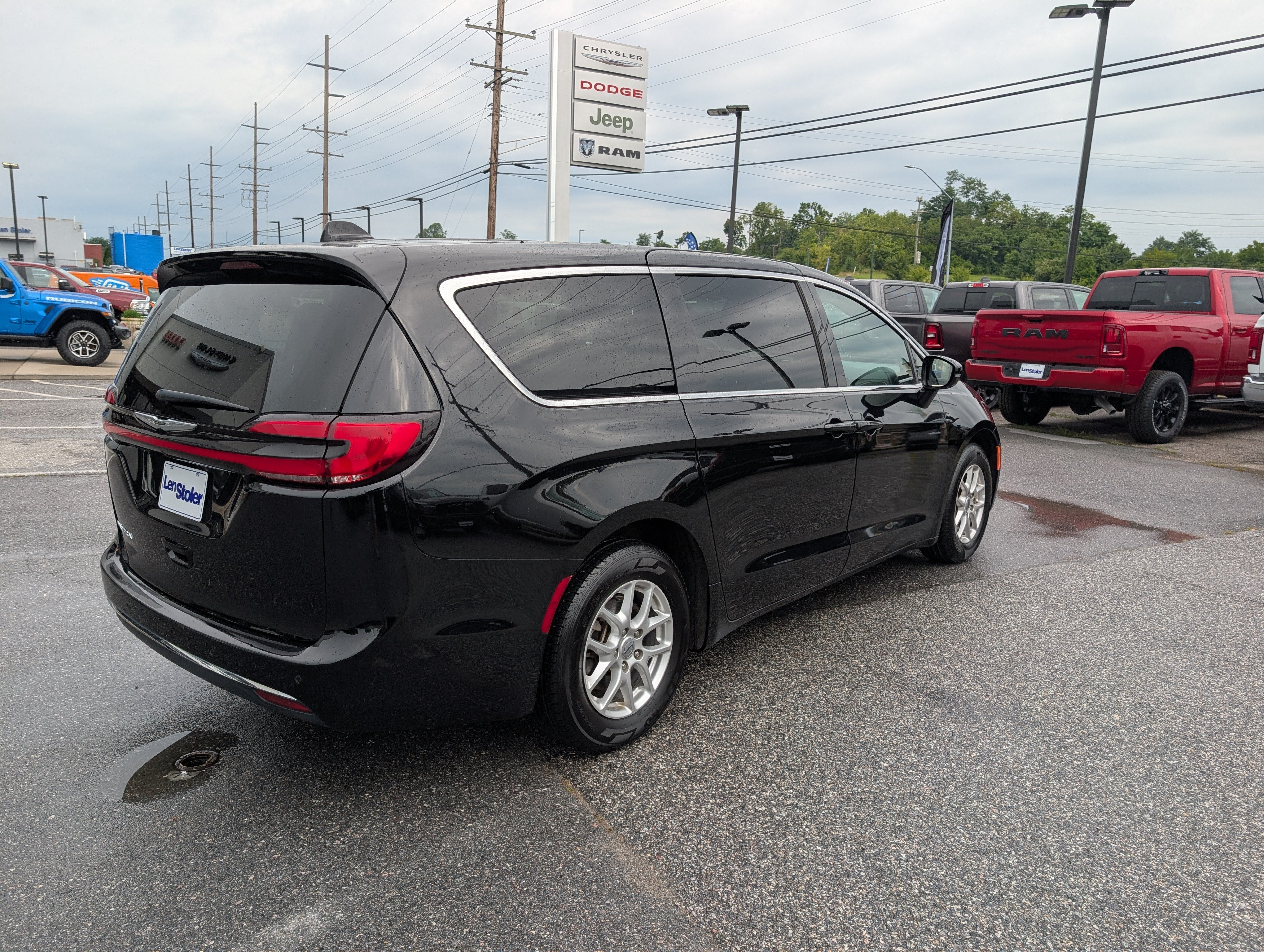 2025 Chrysler Pacifica Select