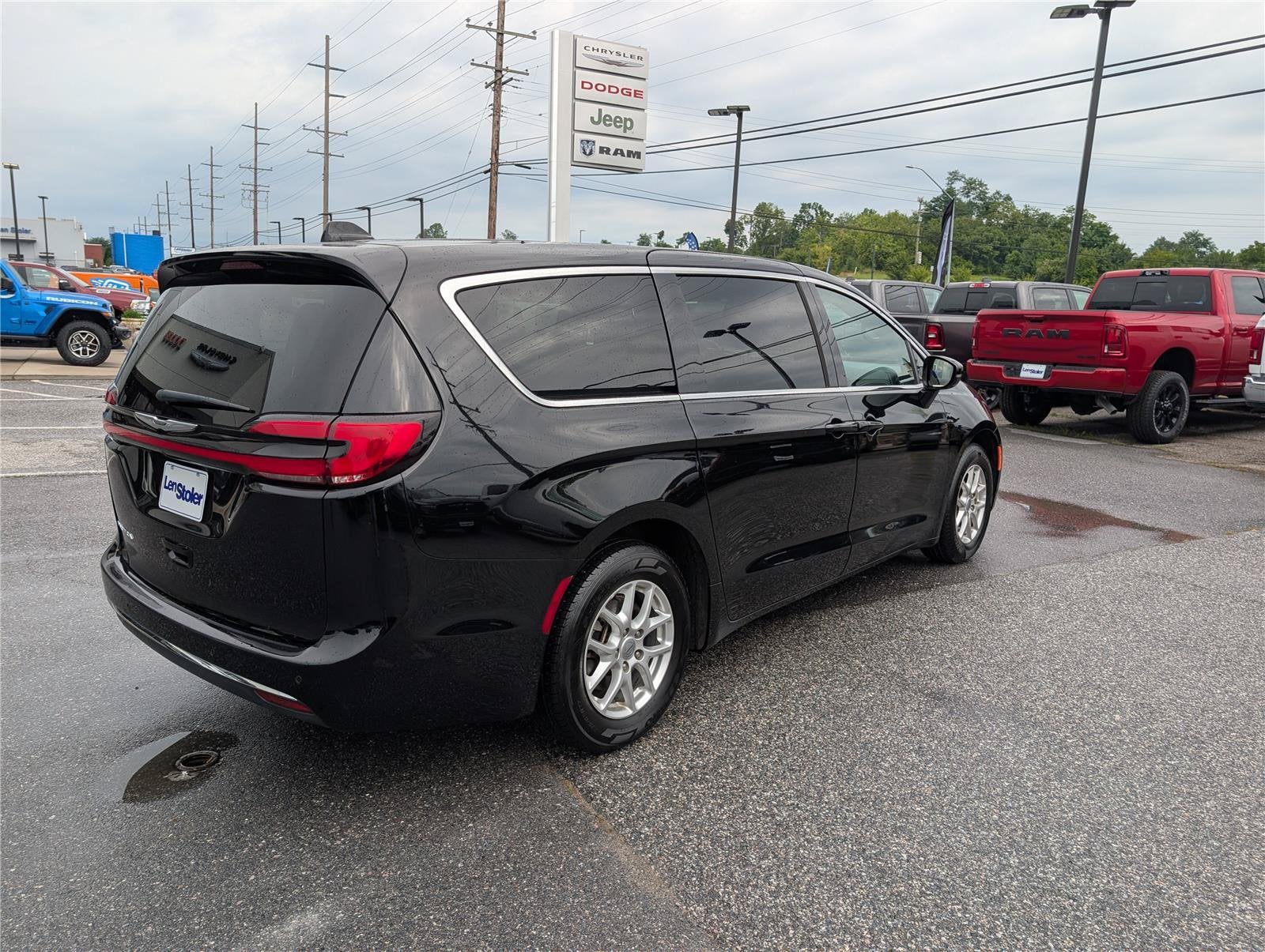 2025 Chrysler Pacifica Select