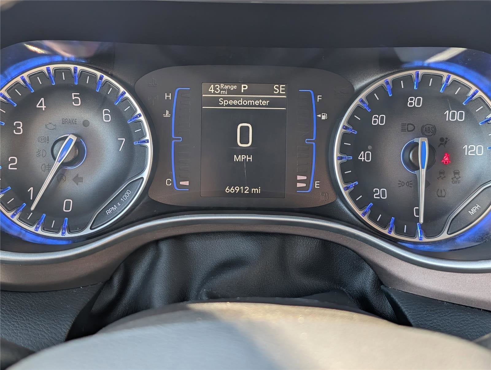 2023 Chrysler Voyager LX