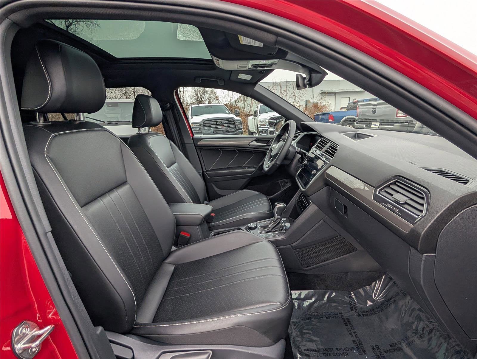 2024 Volkswagen Tiguan SE R-Line Black