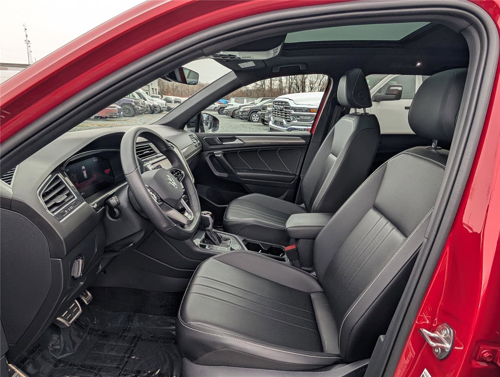 2024 Volkswagen Tiguan SE R-Line Black