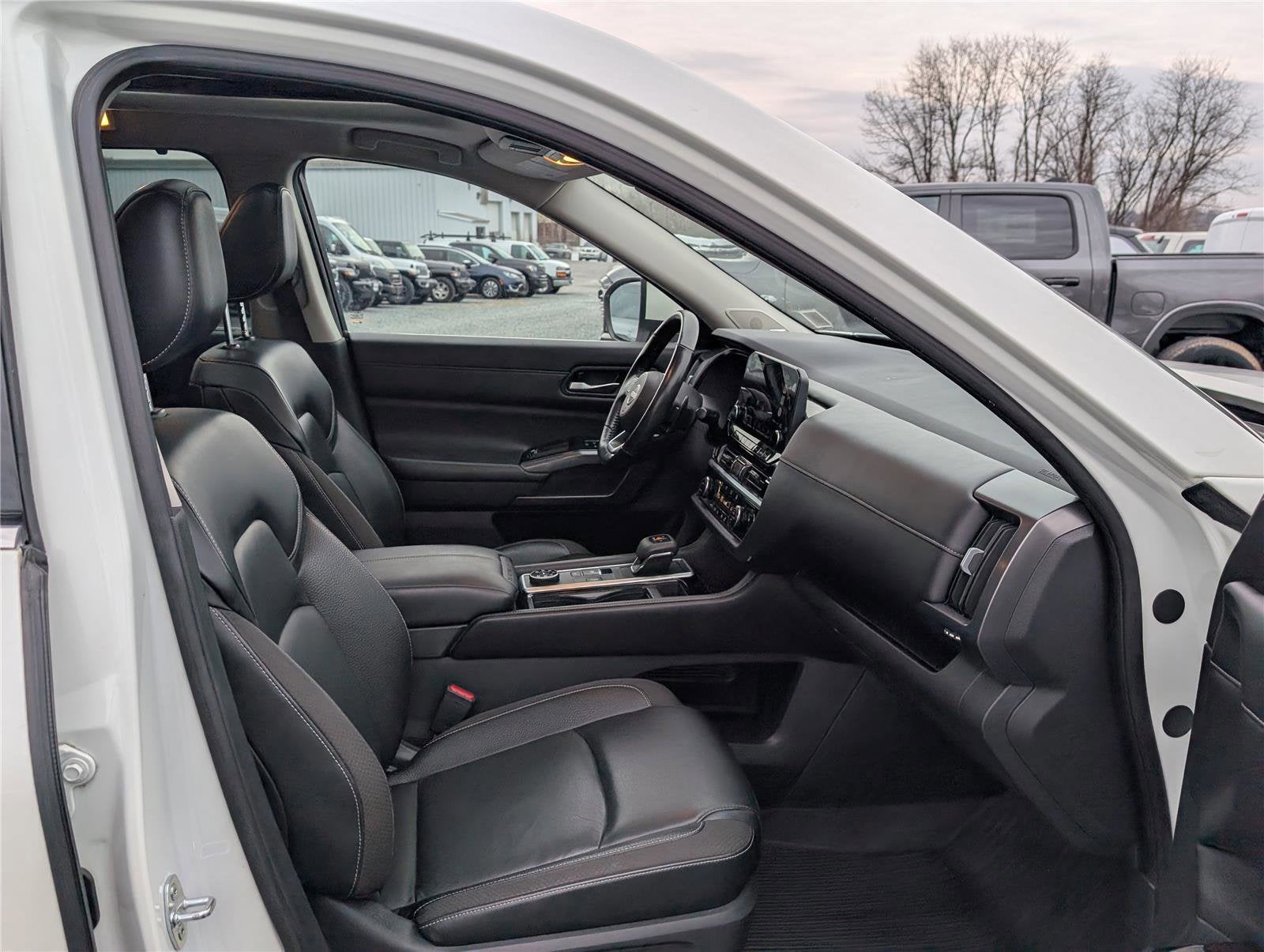 2022 Nissan Pathfinder SL