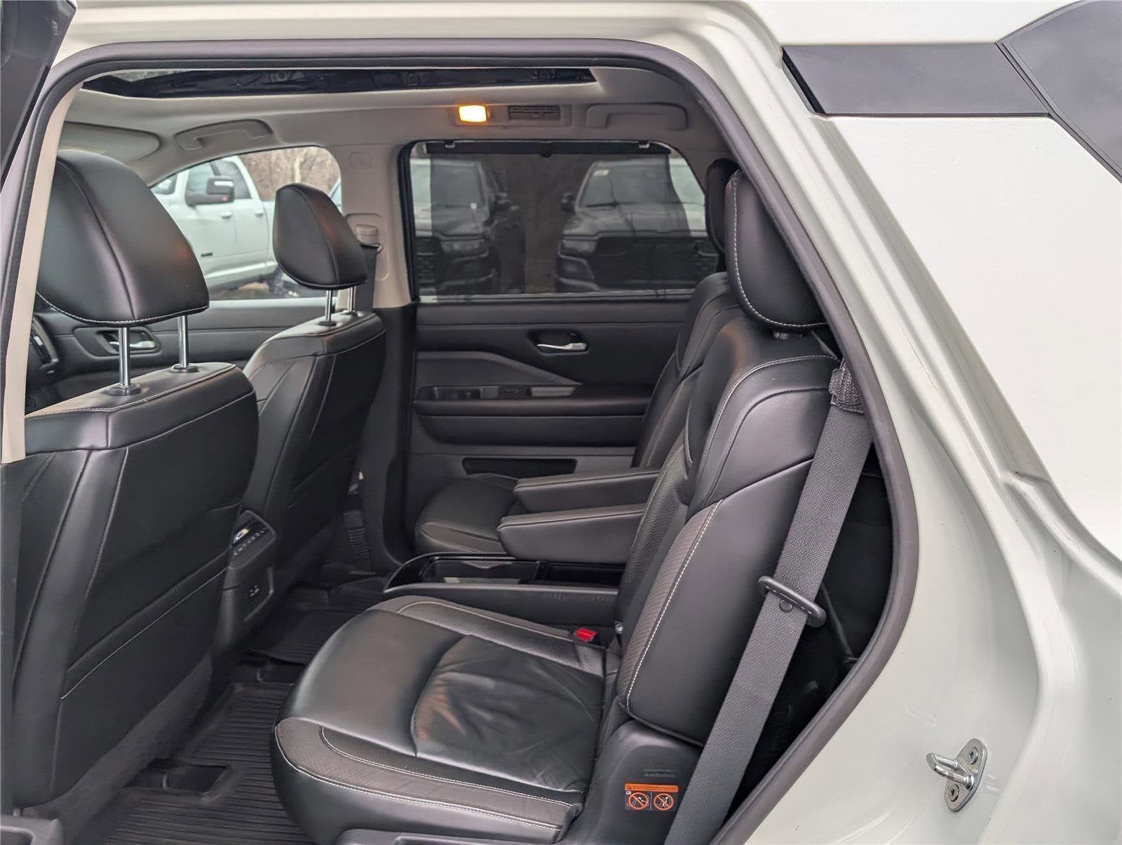 2022 Nissan Pathfinder SL