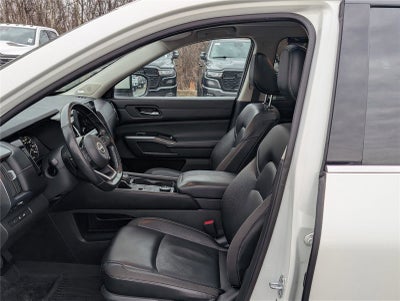 2022 Nissan Pathfinder SL