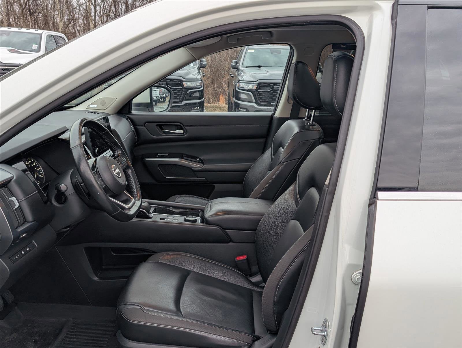 2022 Nissan Pathfinder SL