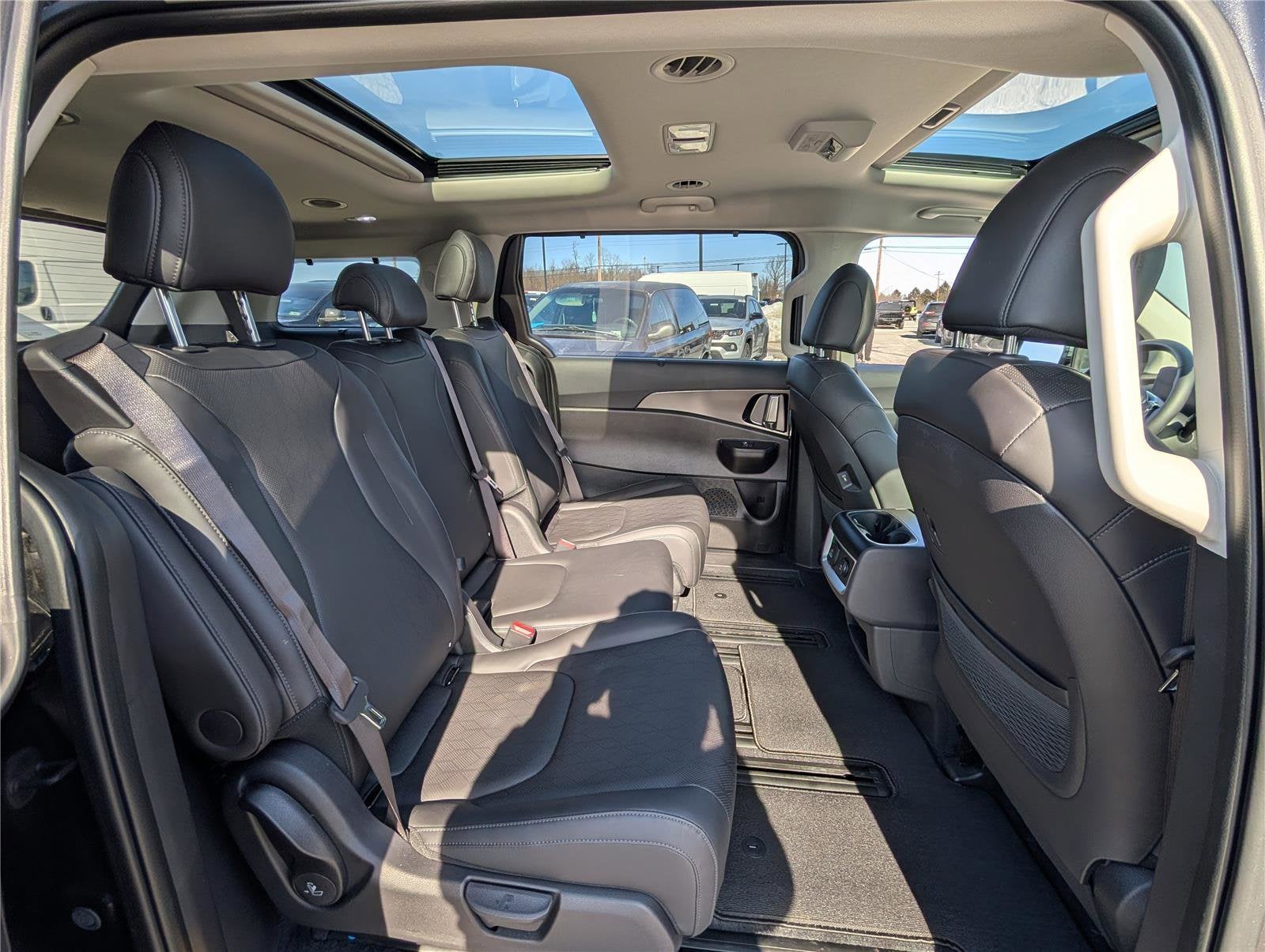 2025 Kia Carnival SX