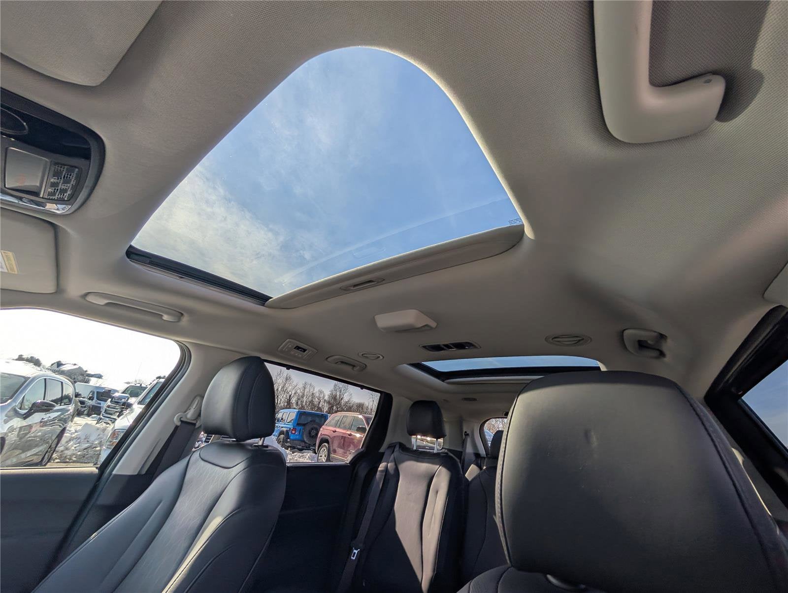 2025 Kia Carnival SX