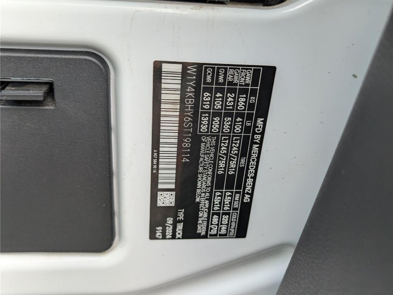 2025 Mercedes-Benz Sprinter Cargo Van Cargo 144 WB