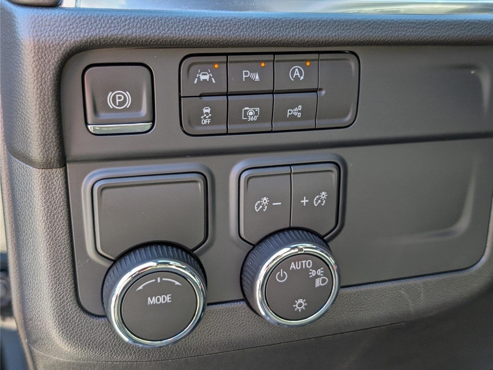 2025 Chevrolet Suburban LS