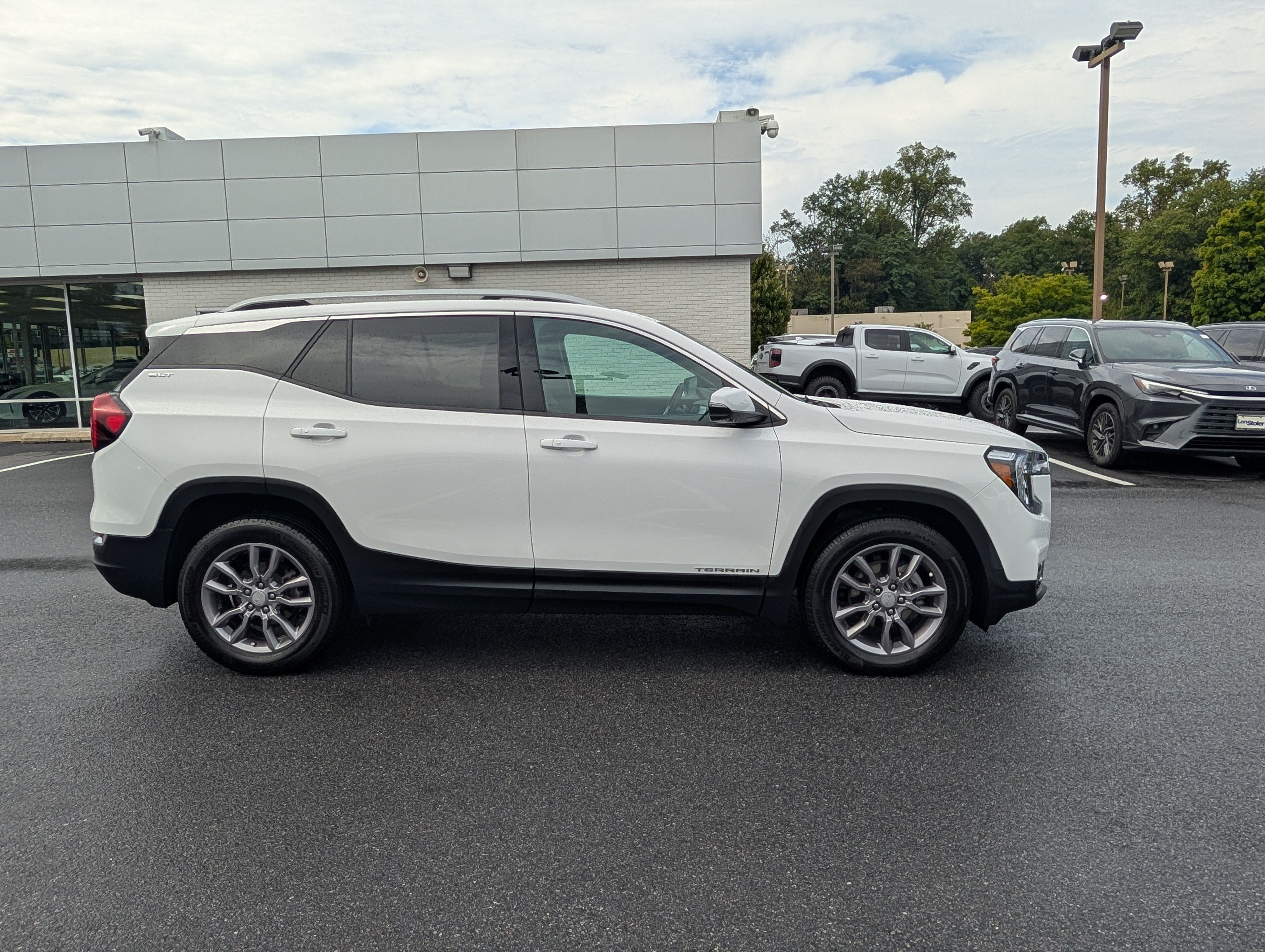 2023 GMC Terrain SLT