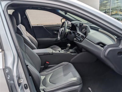 2024 Lexus ES ES 300h F SPORT Handling