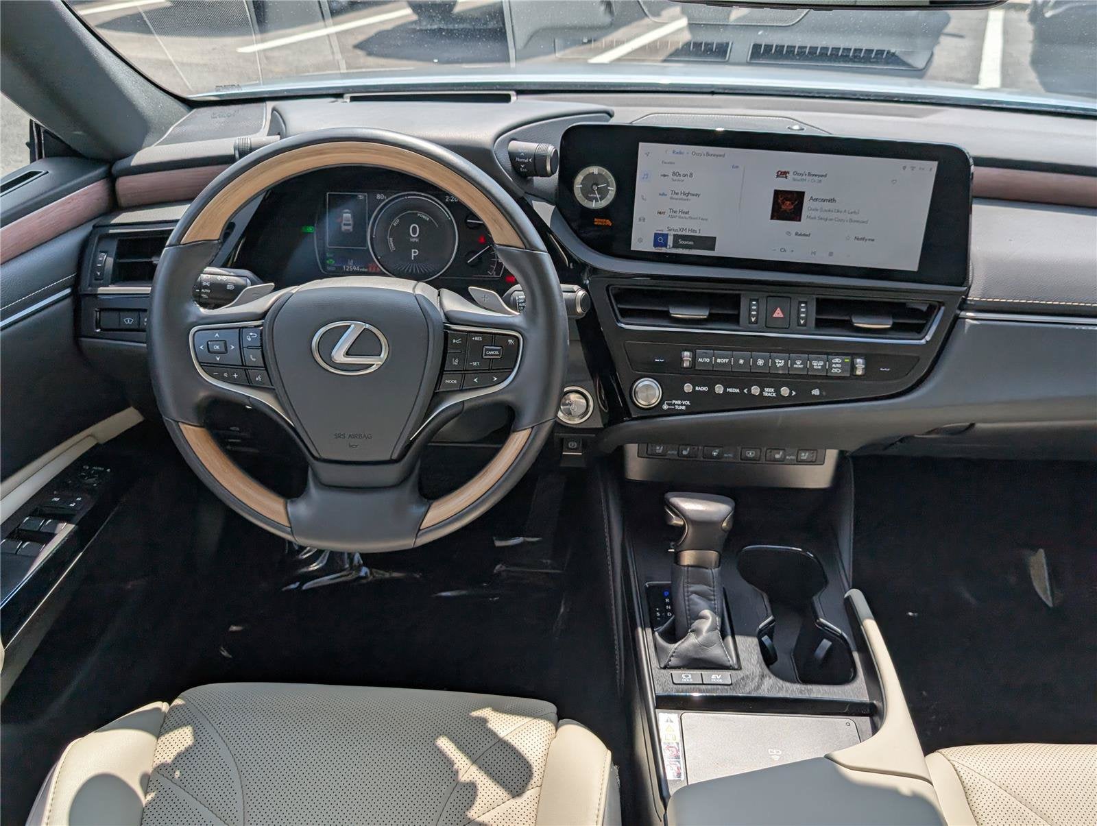 2025 Lexus ES 300h Luxury FWD