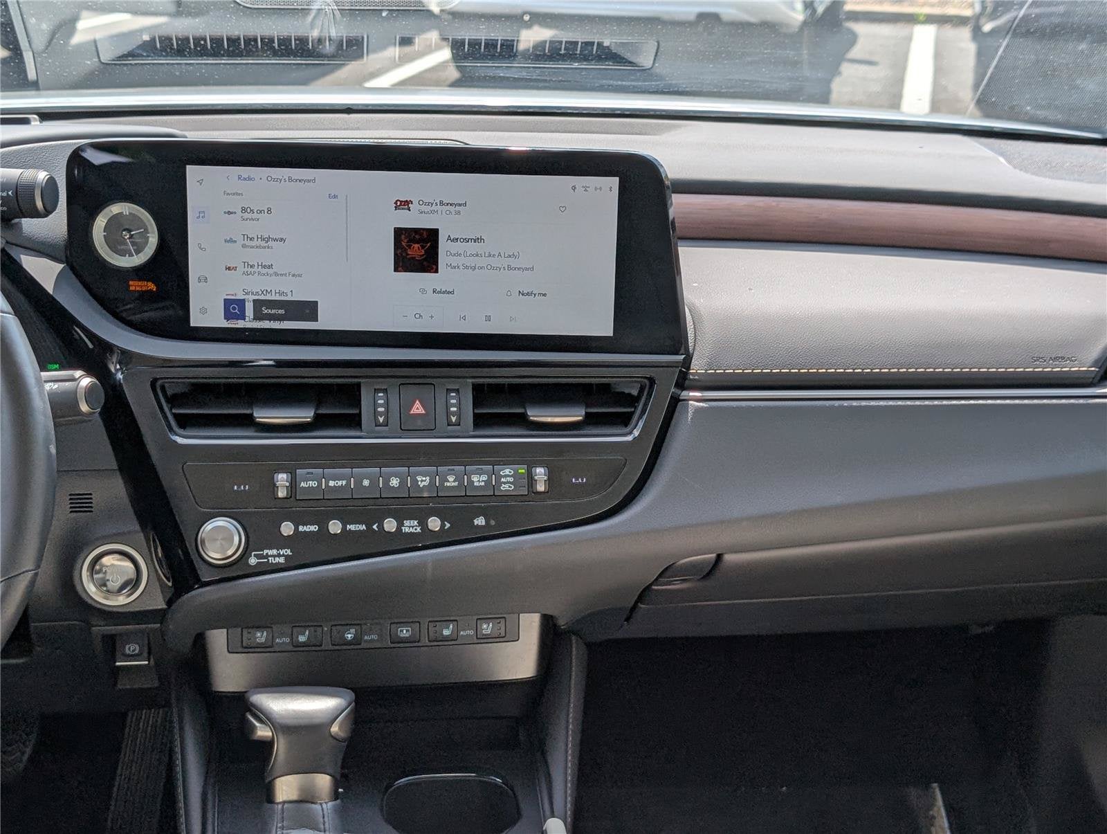 2025 Lexus ES 300h Luxury FWD