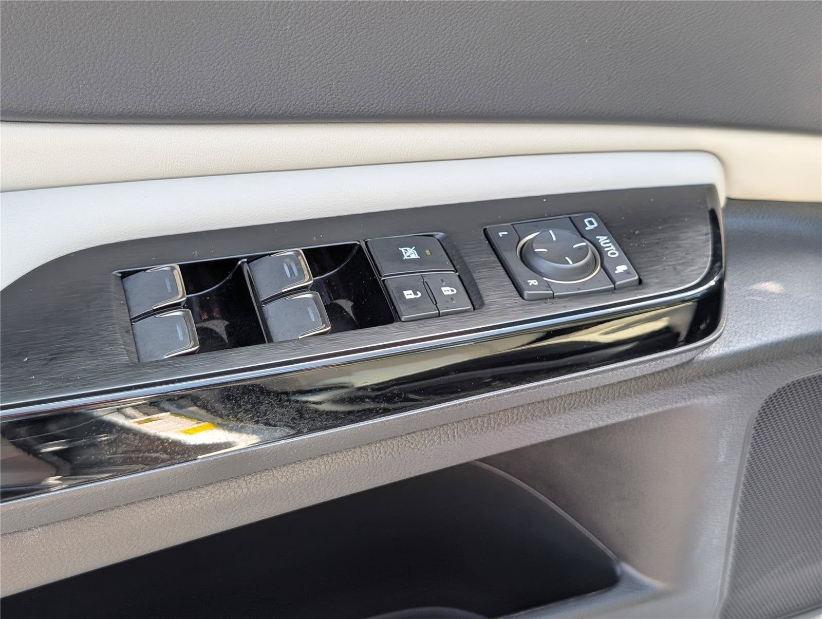 2025 Lexus ES 300h Luxury FWD