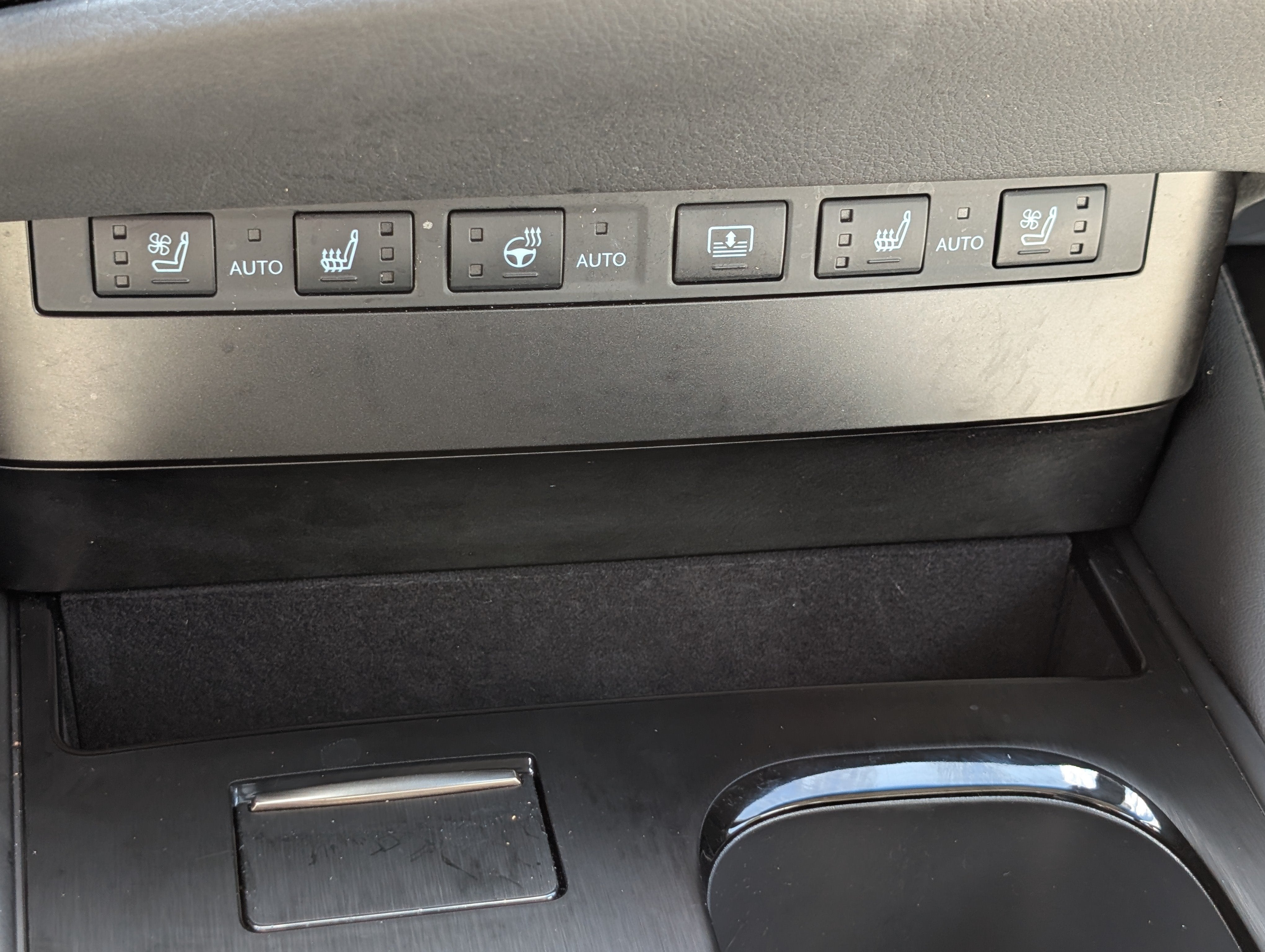 2025 Lexus ES 300h Luxury FWD