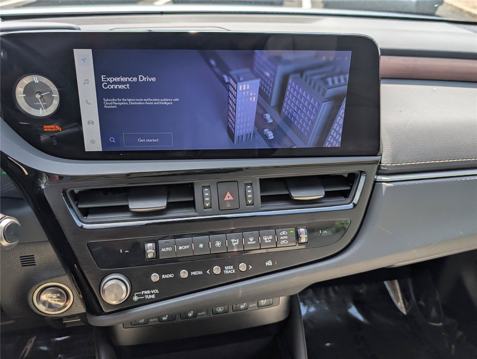 2025 Lexus ES 300h Luxury FWD