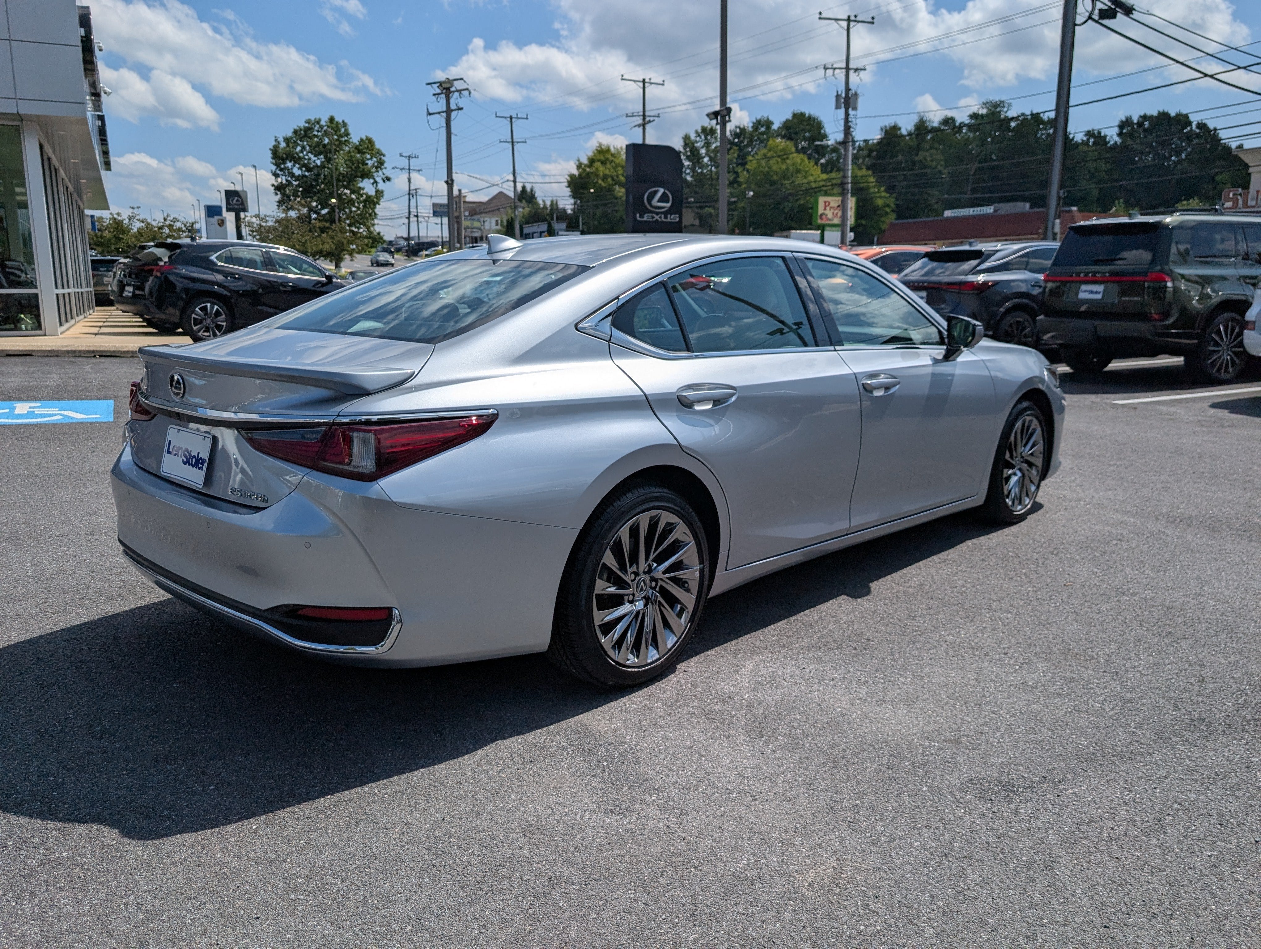 2025 Lexus ES 300h Luxury FWD