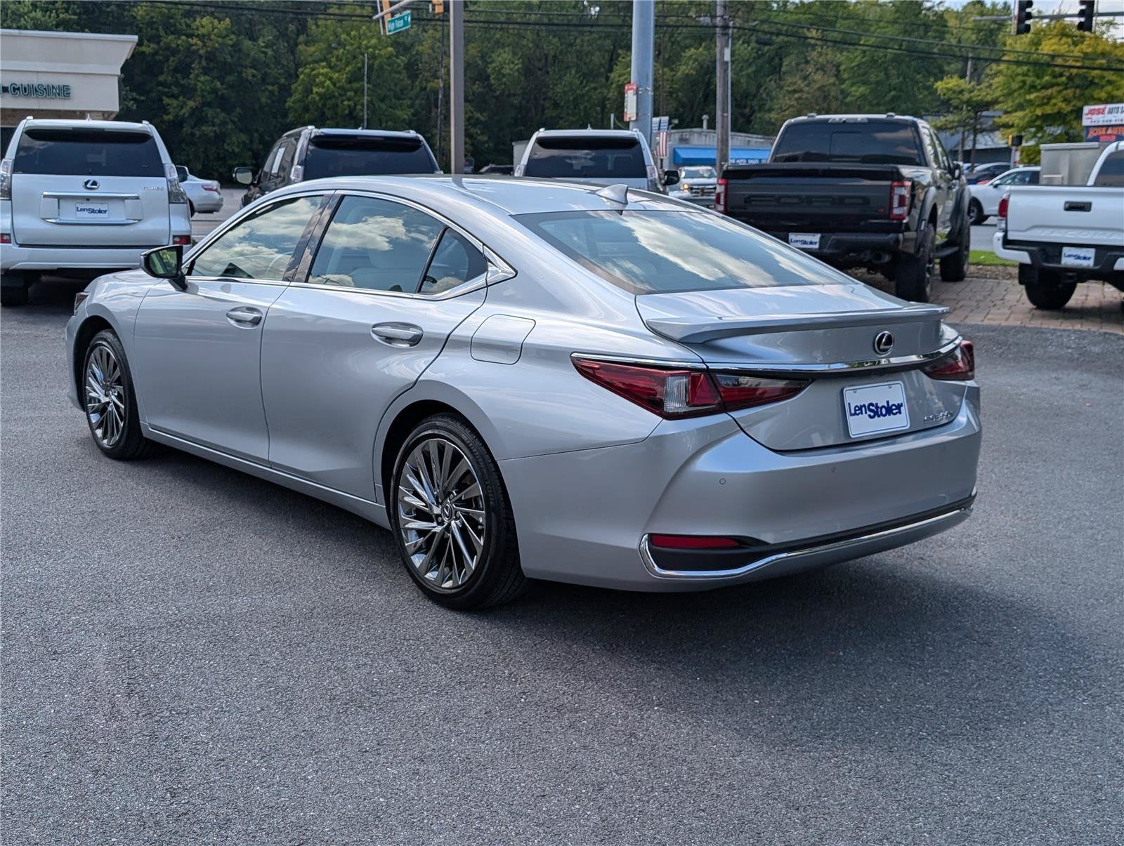 2025 Lexus ES 300h Luxury FWD