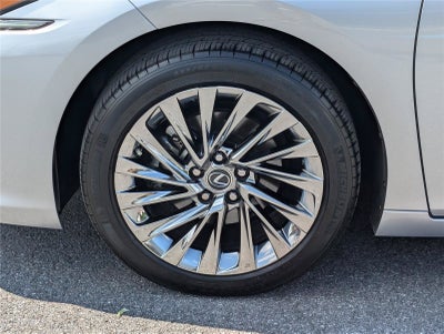 2025 Lexus ES 300h Luxury FWD