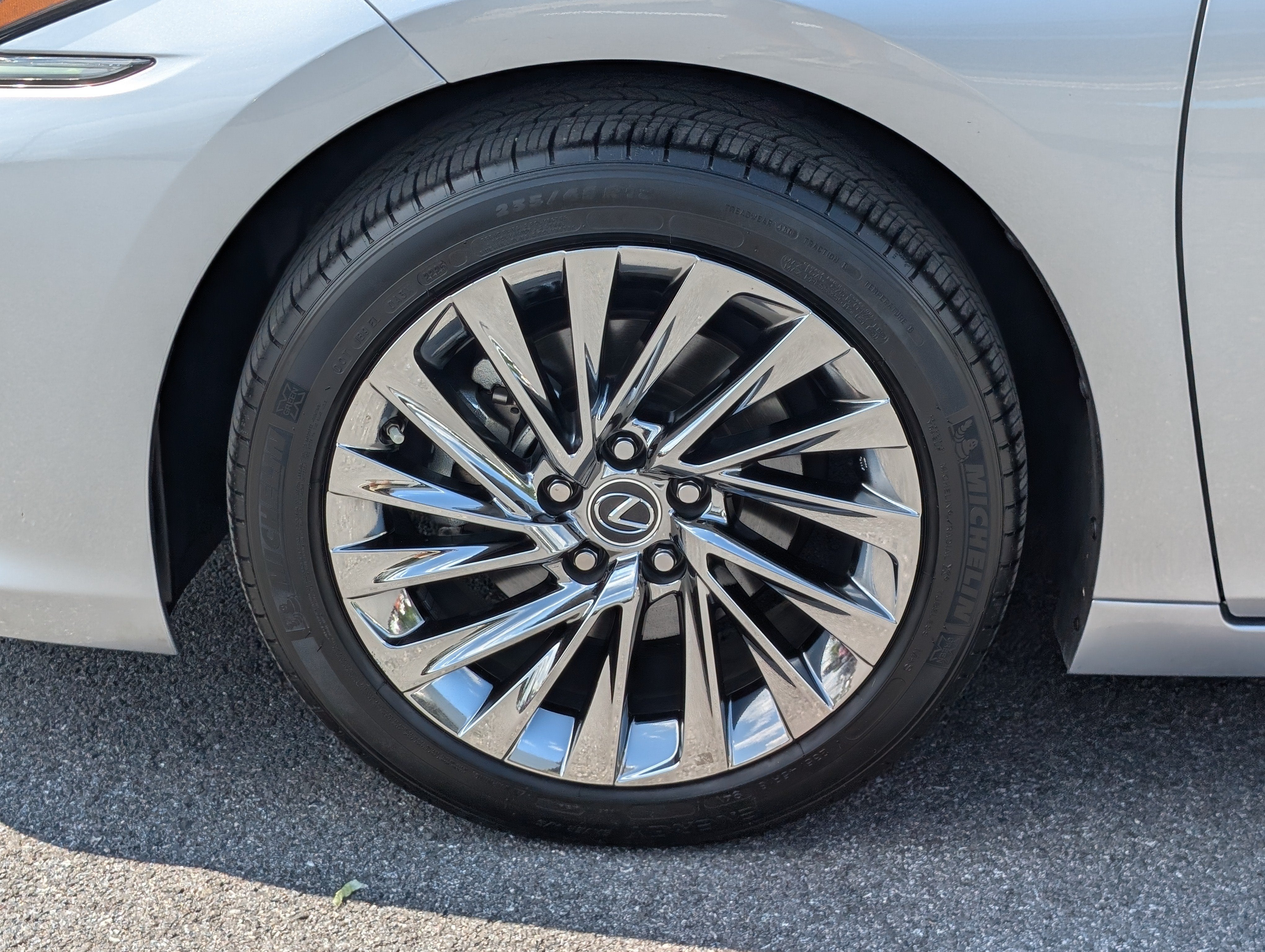 2025 Lexus ES 300h Luxury FWD