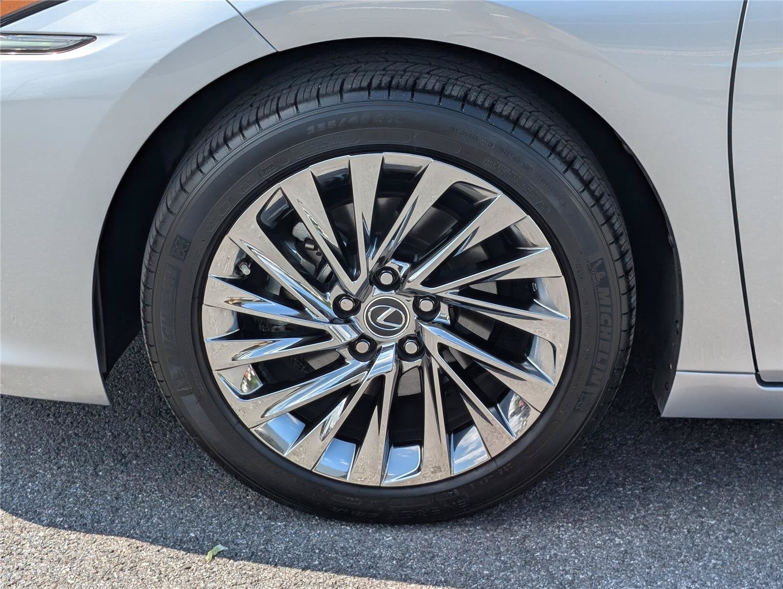 2025 Lexus ES 300h Luxury FWD