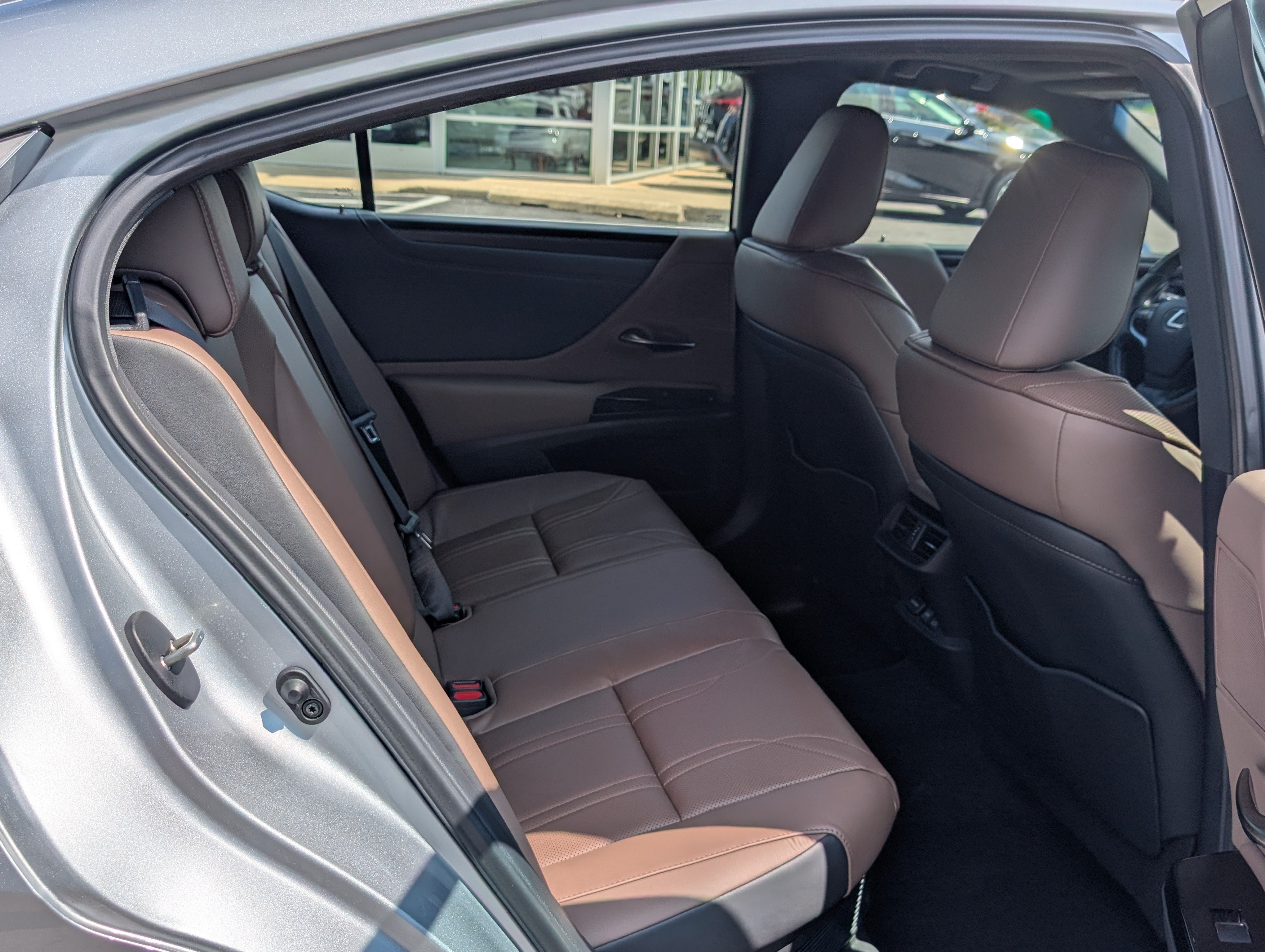 2025 Lexus ES 300h Luxury FWD