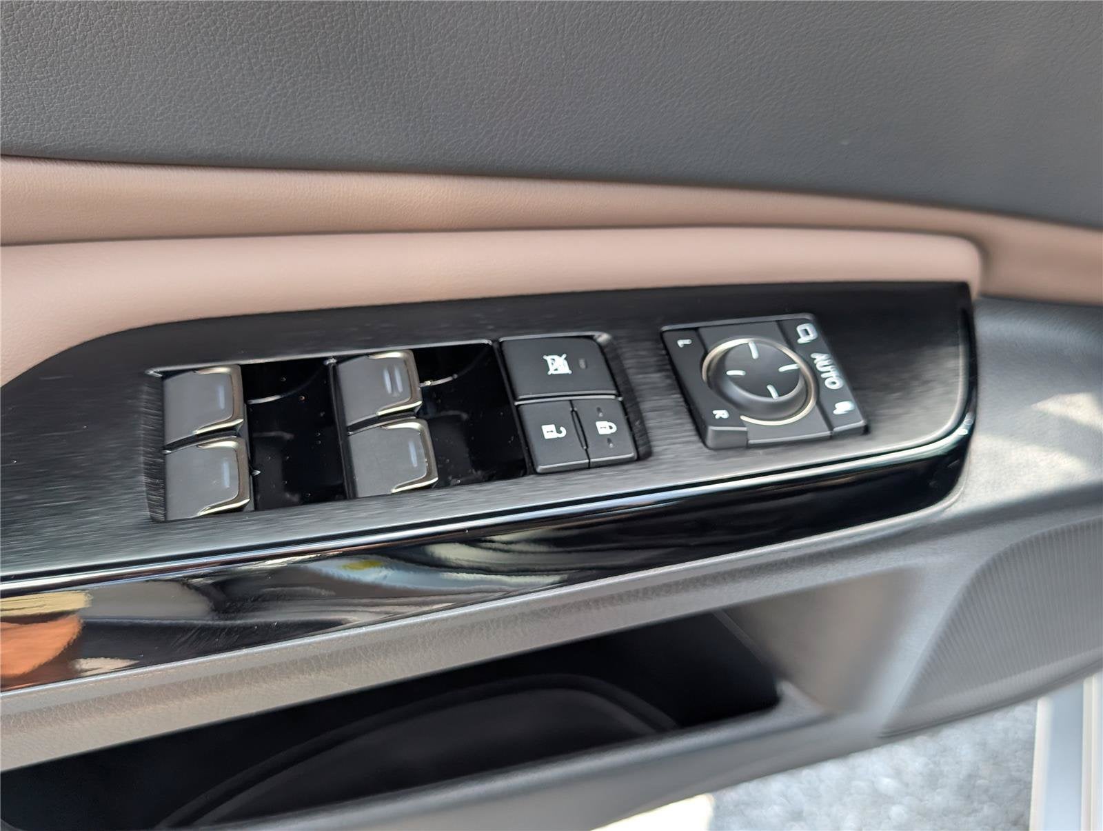 2025 Lexus ES 300h Luxury FWD