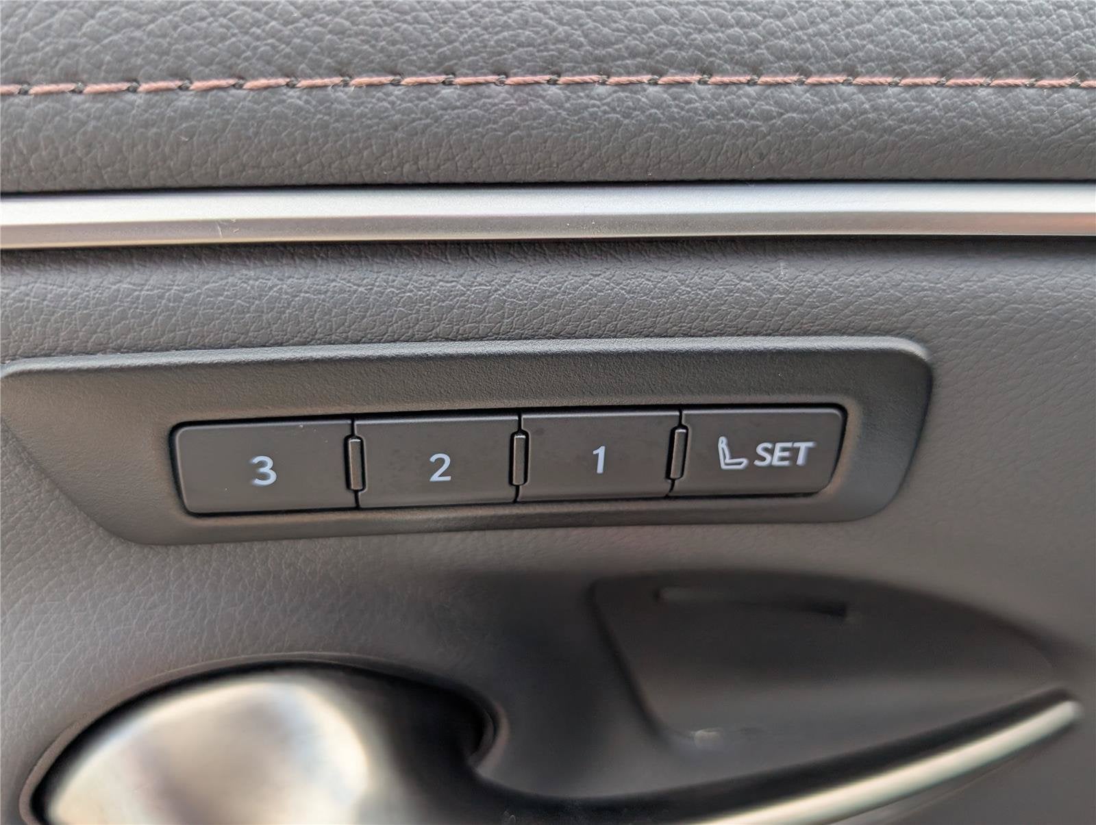 2025 Lexus ES 300h Luxury FWD