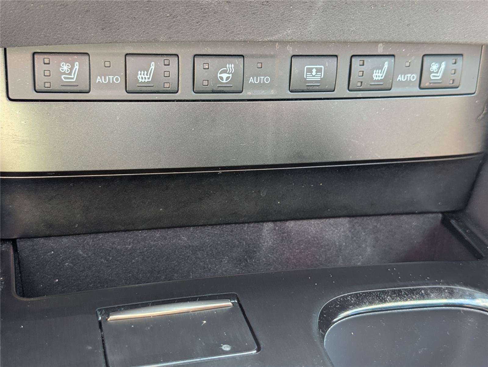 2025 Lexus ES 300h Luxury FWD