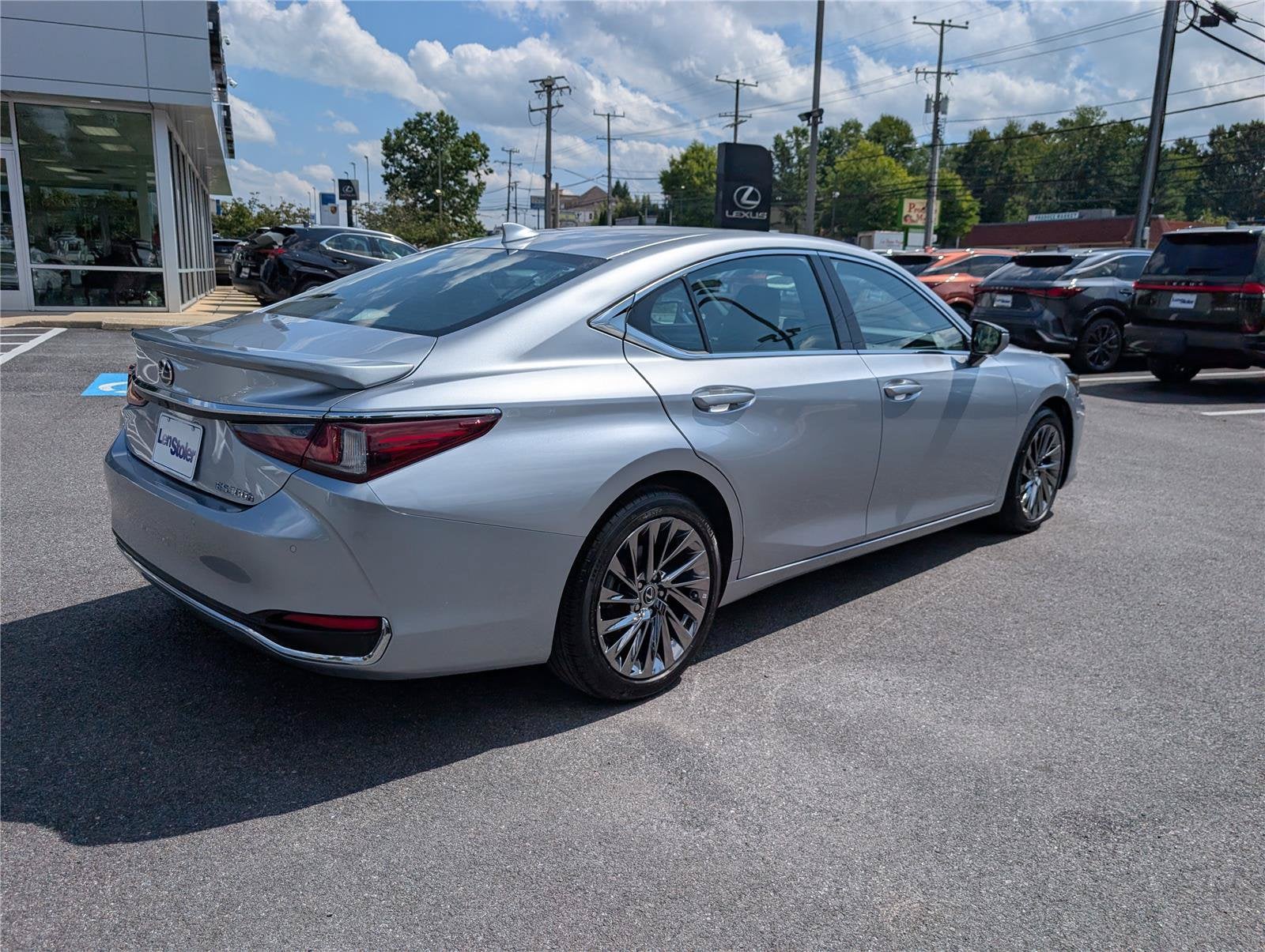 2025 Lexus ES 300h Luxury FWD