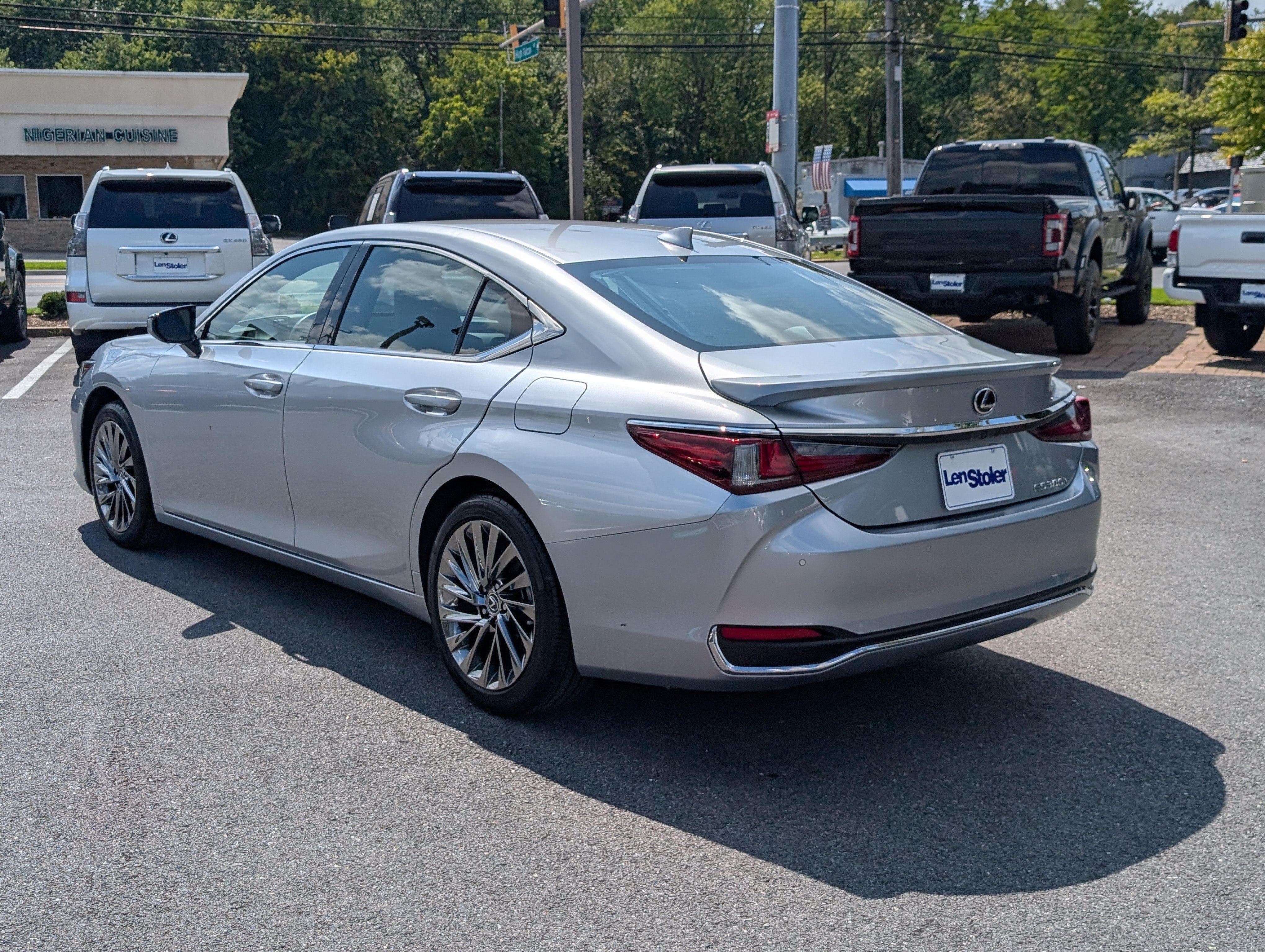 2025 Lexus ES 300h Luxury FWD