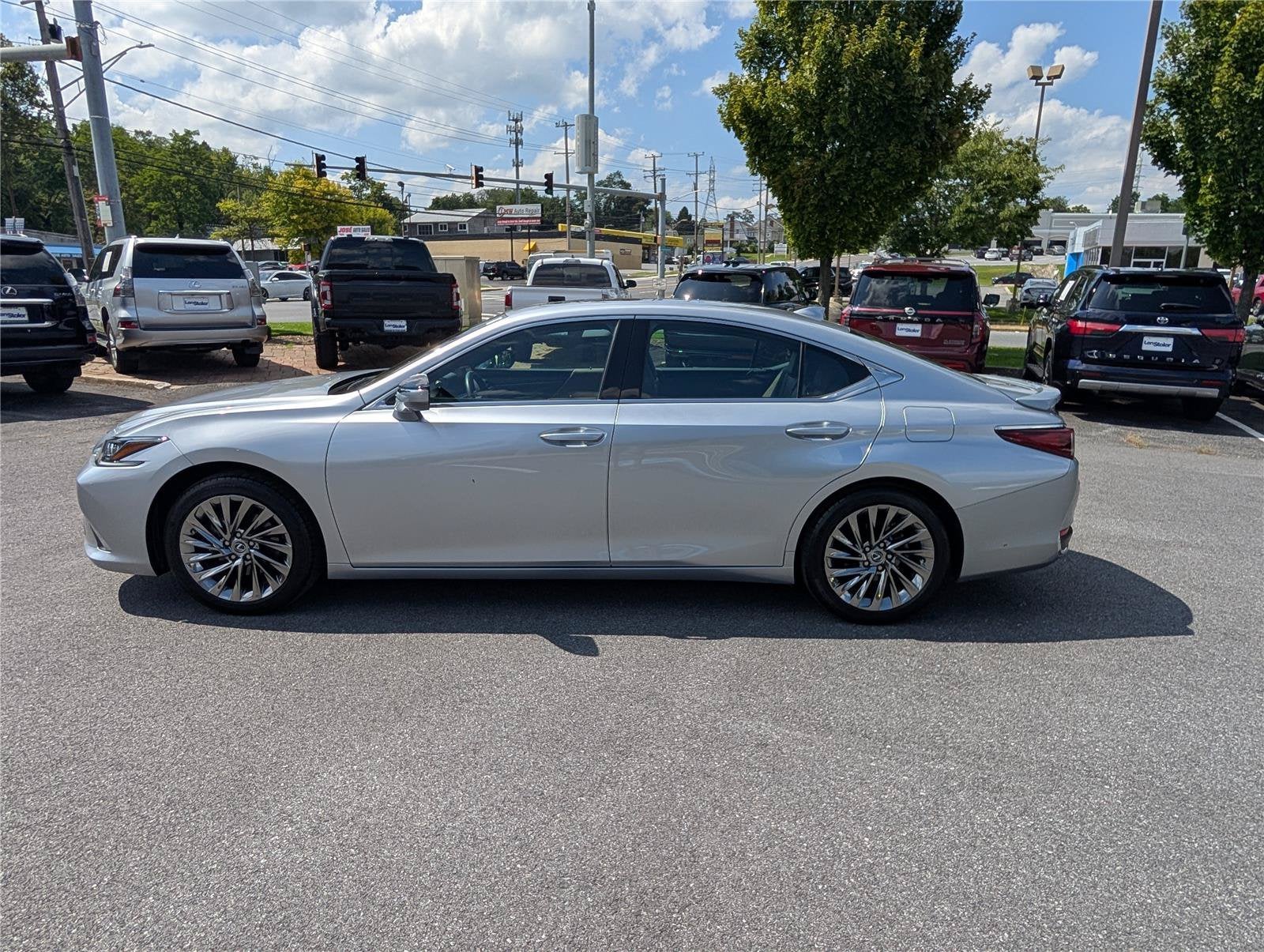 2025 Lexus ES 300h Luxury FWD