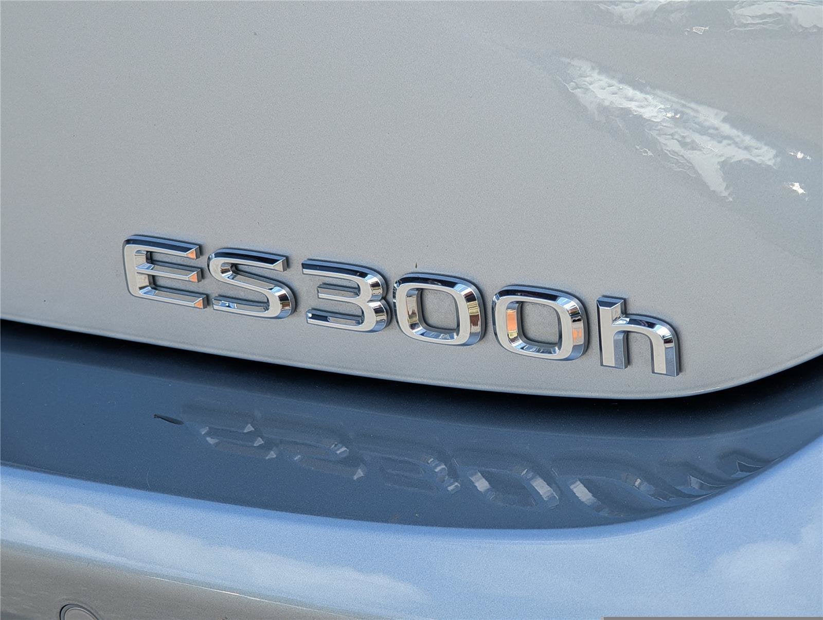 2025 Lexus ES 300h Luxury FWD