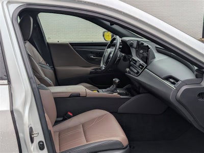 2025 Lexus ES 300h Luxury FWD