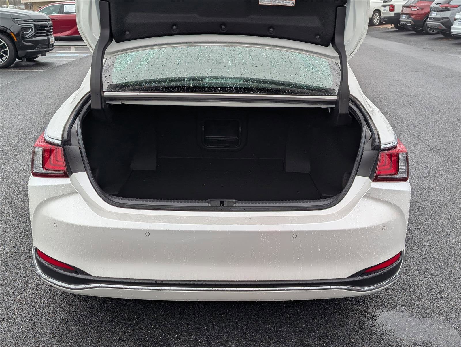 2025 Lexus ES 300h Luxury FWD