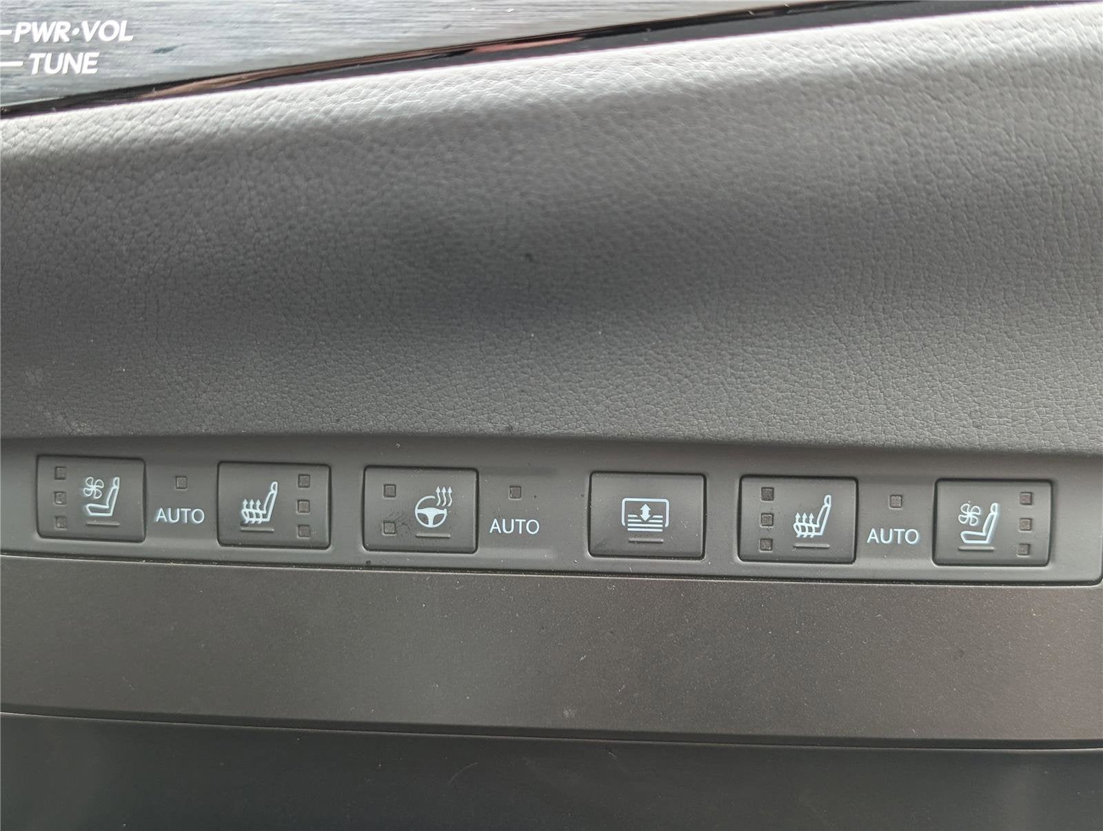 2025 Lexus ES 300h Luxury FWD