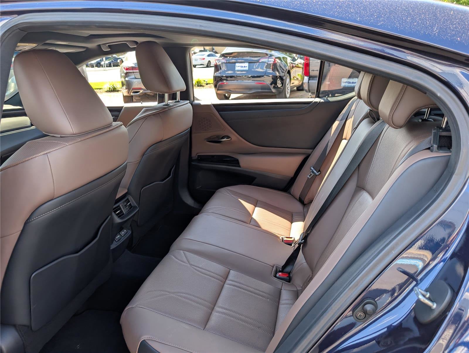 2025 Lexus ES 300h Luxury FWD